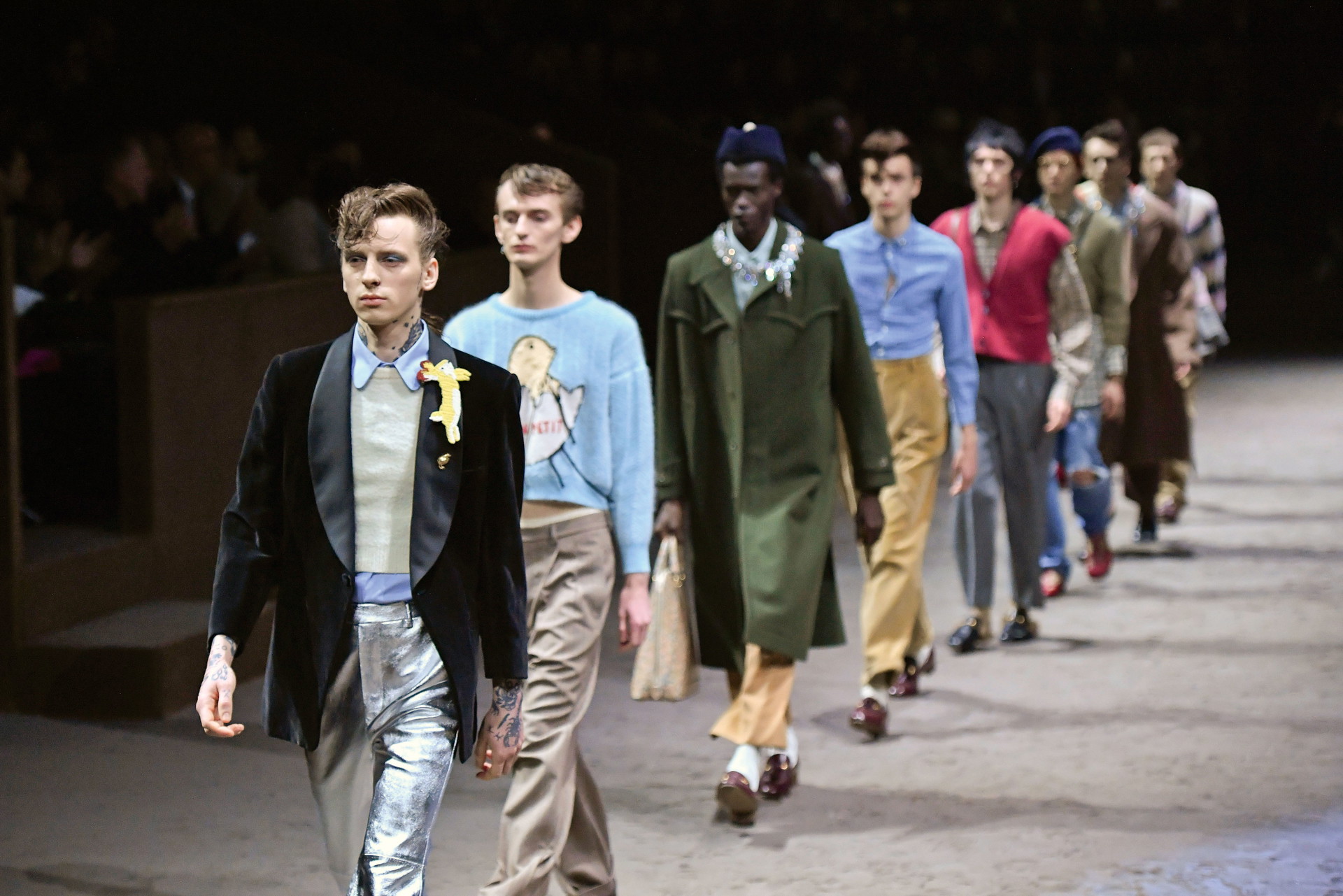 Gucci-Reset:&nbsp;Michele schlägt einen komplett neuen Weg ein: Herren- und Damenshows werden in Zukunft zusammengelegt. Außerdem gibt es nur noch zwei Shows im Jahr.