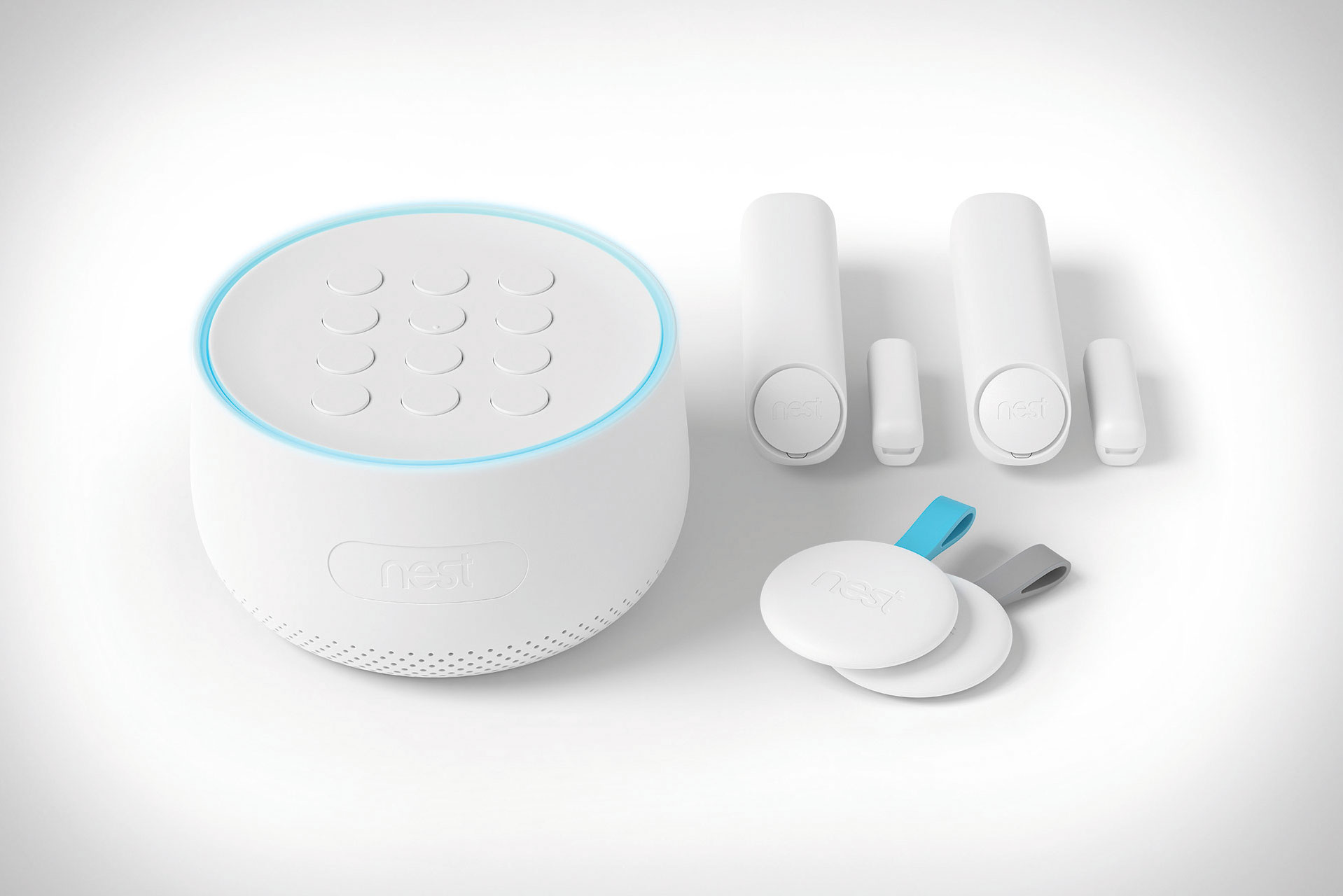 Protection:&nbsp;Mit dem Alarmsystem Nest Secure spielt auch Google in der Sicherheitsliga mit. Ein dickes Plus gibt es für die optische Gestaltung. Und sollte man vergessen haben, wo man wohnt – Google hilft sicher weiter. nest.com