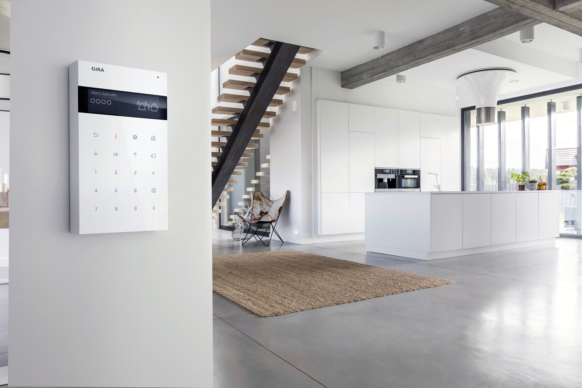 German Connection:&nbsp;Der deutsche Hersteller Gira ist in der Branche für professionelle Smart-Home-Lösungen bekannt. Das Funk-Sicherheitssystem Alarm Connect beweist diesen Ruf auch in der Praxis.&nbsp;gira.de