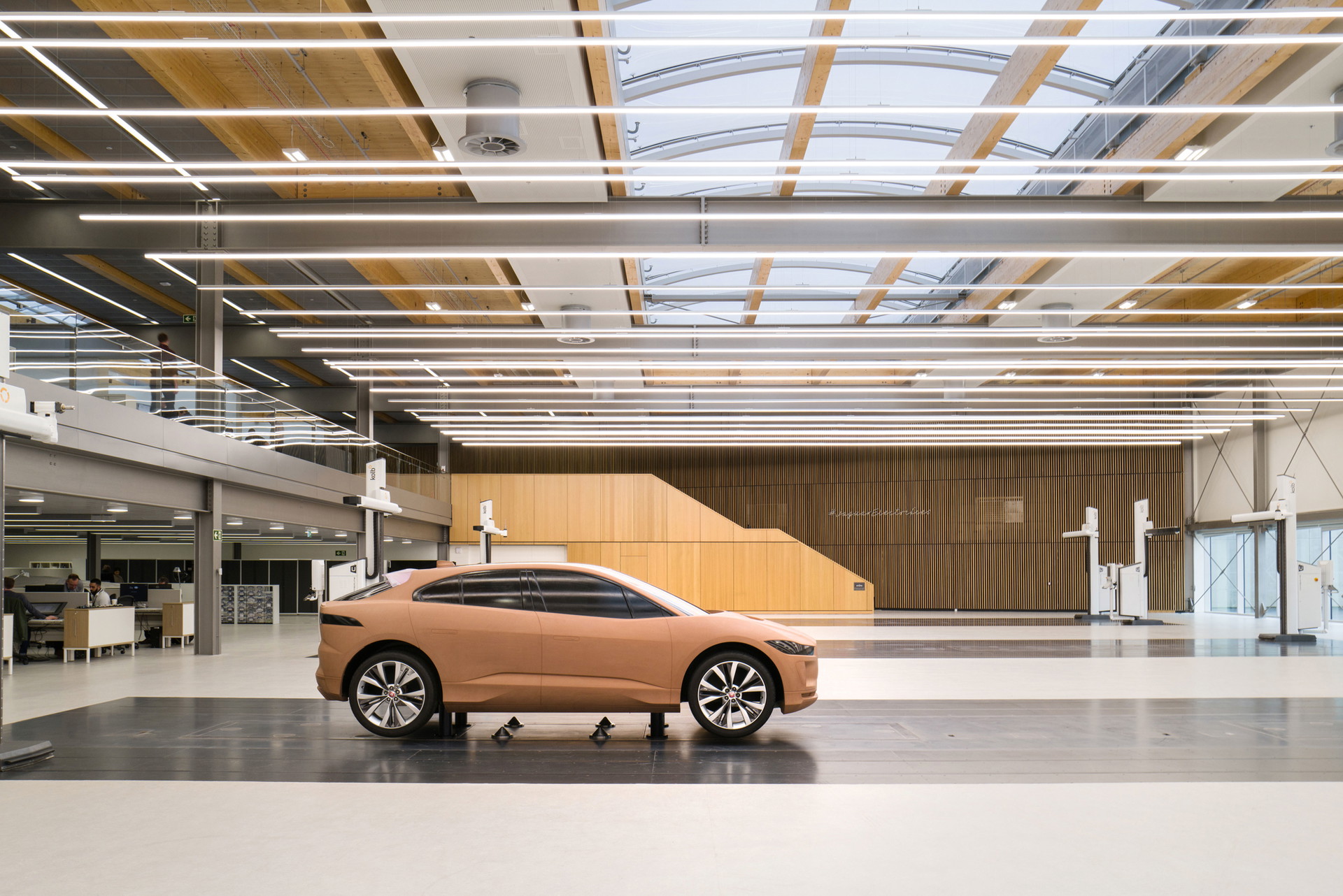 Ton in Ton:&nbsp;48 Angestellte kümmern sich in Gaydon um die Anfertigung von Tonmodellen – von der Miniatur bis zur Originalgröße.