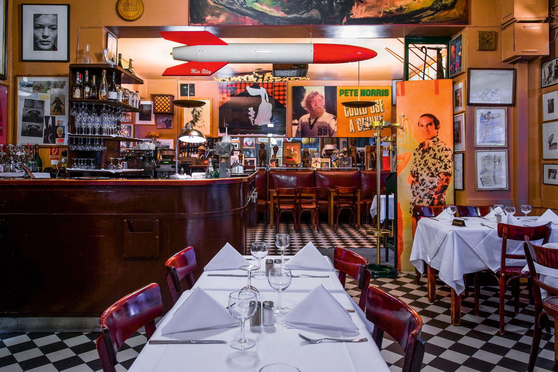 Paris Bar, Berlin, parisbar.net: »In der ›Paris Bar‹ gibt es das beste Entrecôte von Berlin.«