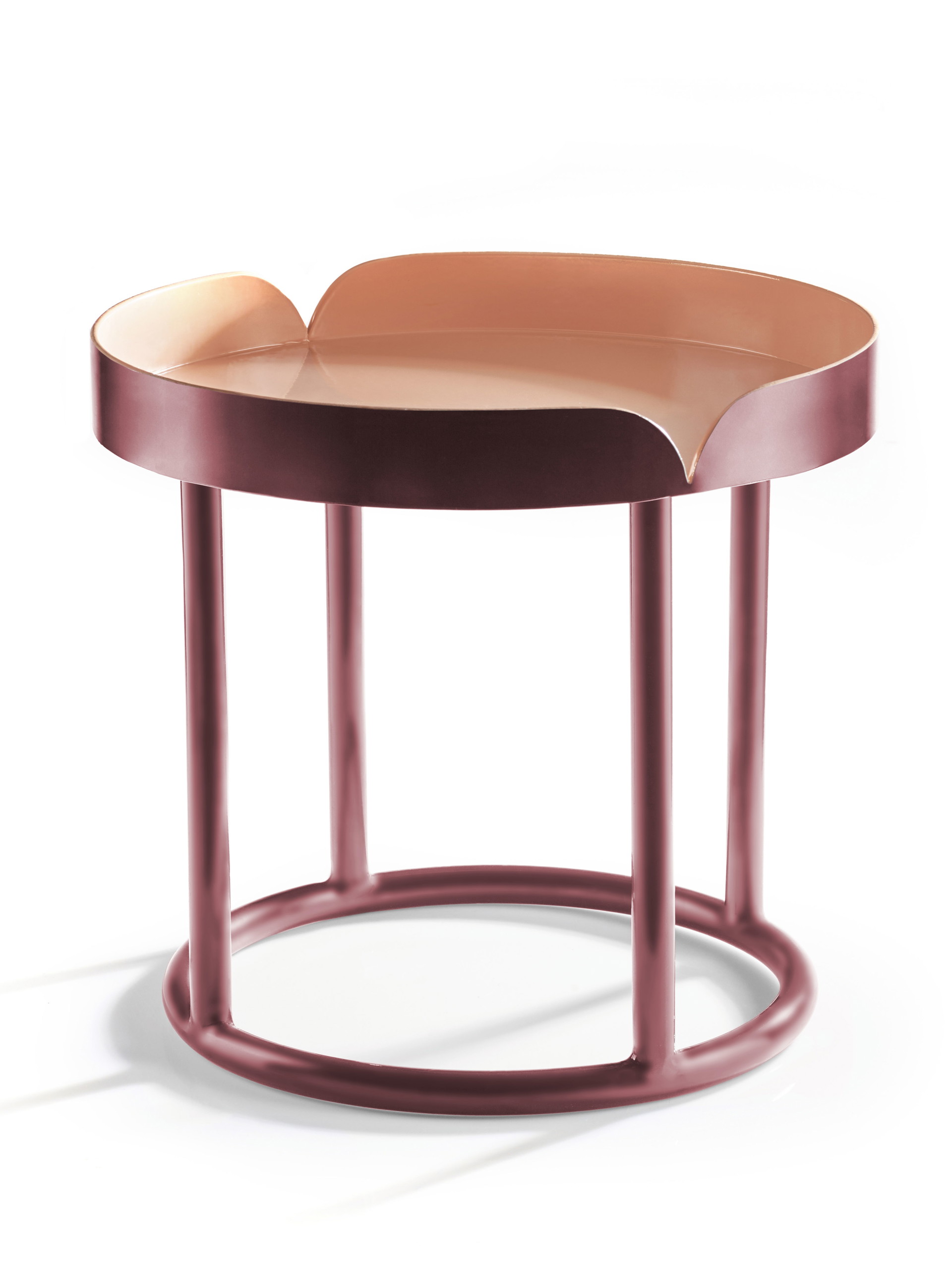 Die Natur als Impulsgeber:&nbsp;Die Sidetable-Serie »Victorias« für Ames ist von der Blätterform einer tropischen Seerose inspiriert.