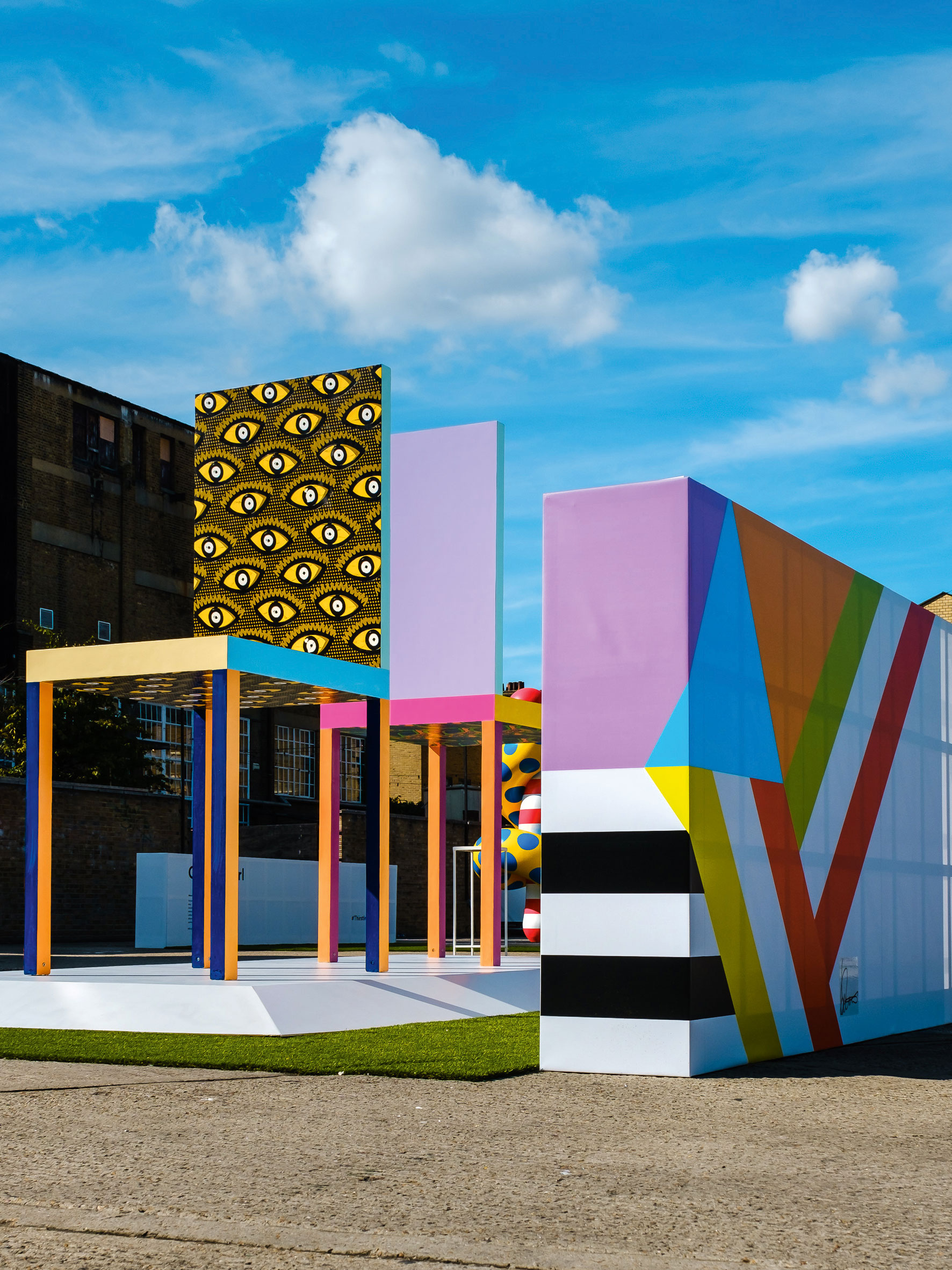 Stadtbild:&nbsp;Für den Pepsi-Konzern entwarf Ilori nicht nur Wasserflaschen: Die Kooperation umfasst auch Design-Workshops in London oder Installationen wie »Types of Happiness«.