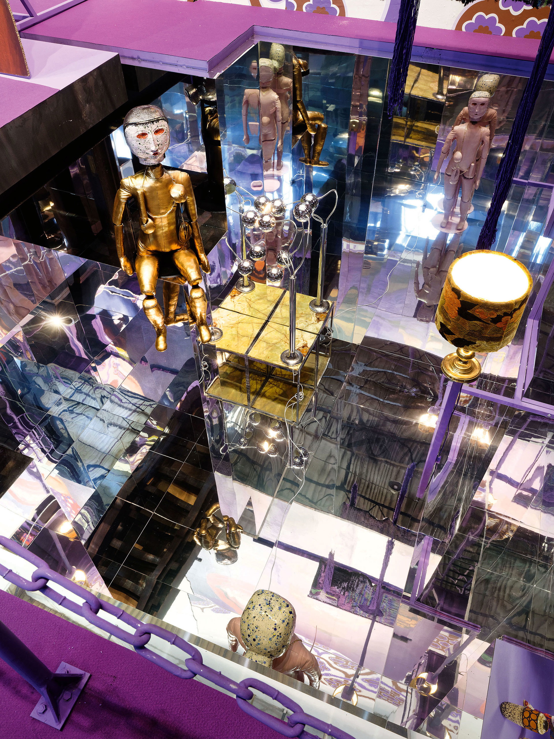 Ashley Hans Scheirls&nbsp;Installation »The Doll, the golden Finger and the Teeth: Fit of Anger« für die 15.&nbsp;Biennale in Lyon (2019/20).


