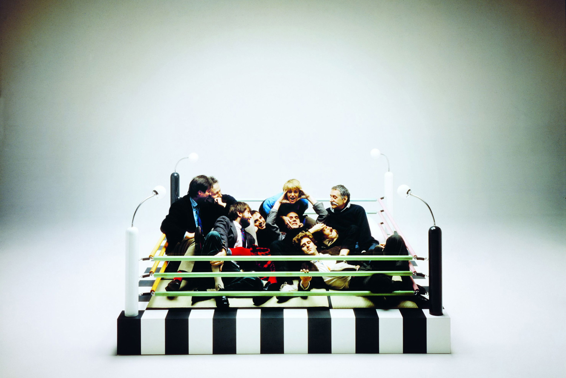 Das Memphis-Team auf dem Bett »Masanori« von Umeda Tawaraya, 1981