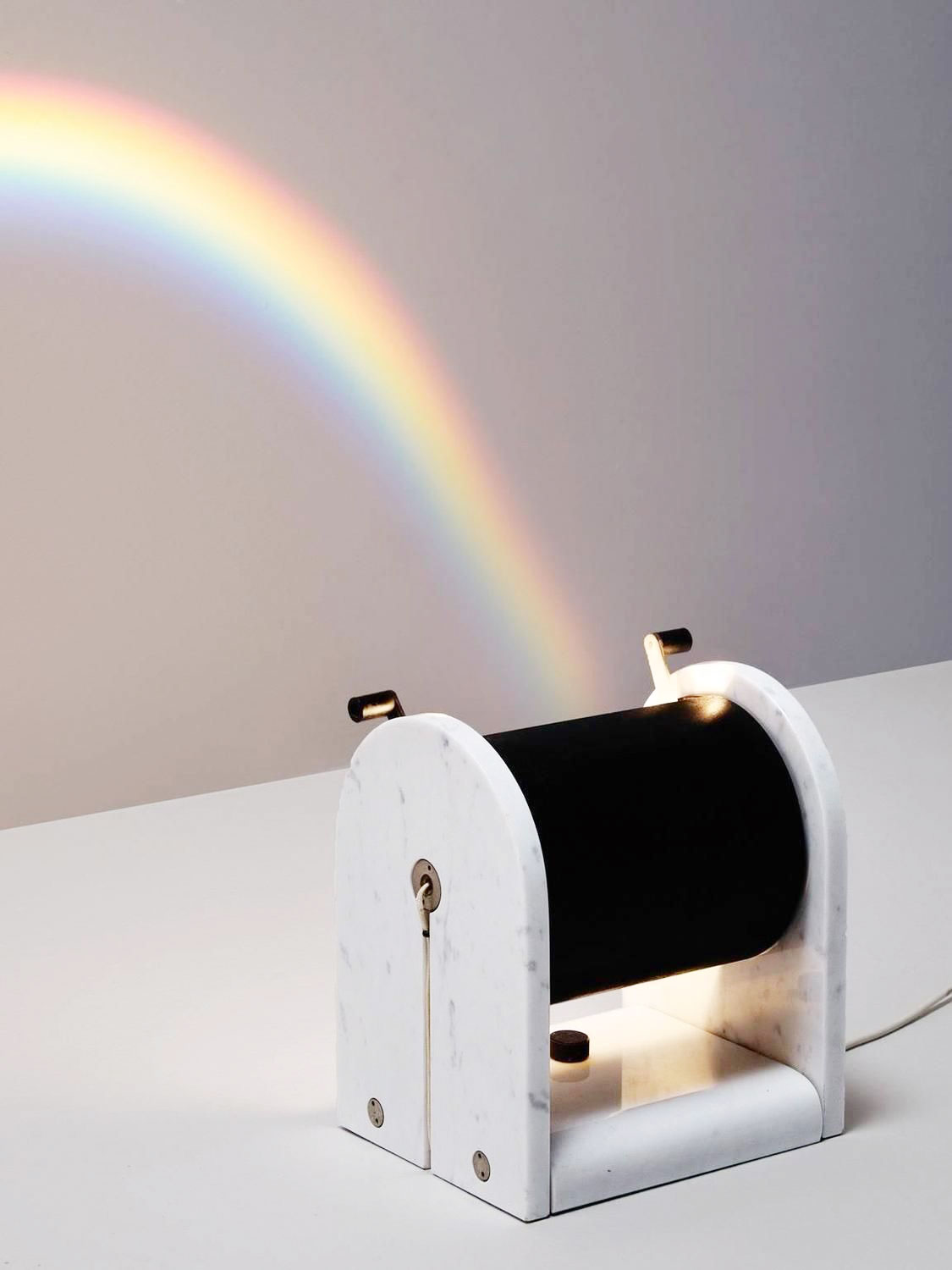 »Arc en Ciel«-Lampe von Andrea Bellosi:&nbsp;»Diese Lampe zaubert an trüben Tagen einen Regenbogen aus Lichtern an die Wand – perfekt zum Verweilen und um Energie zu tanken.«