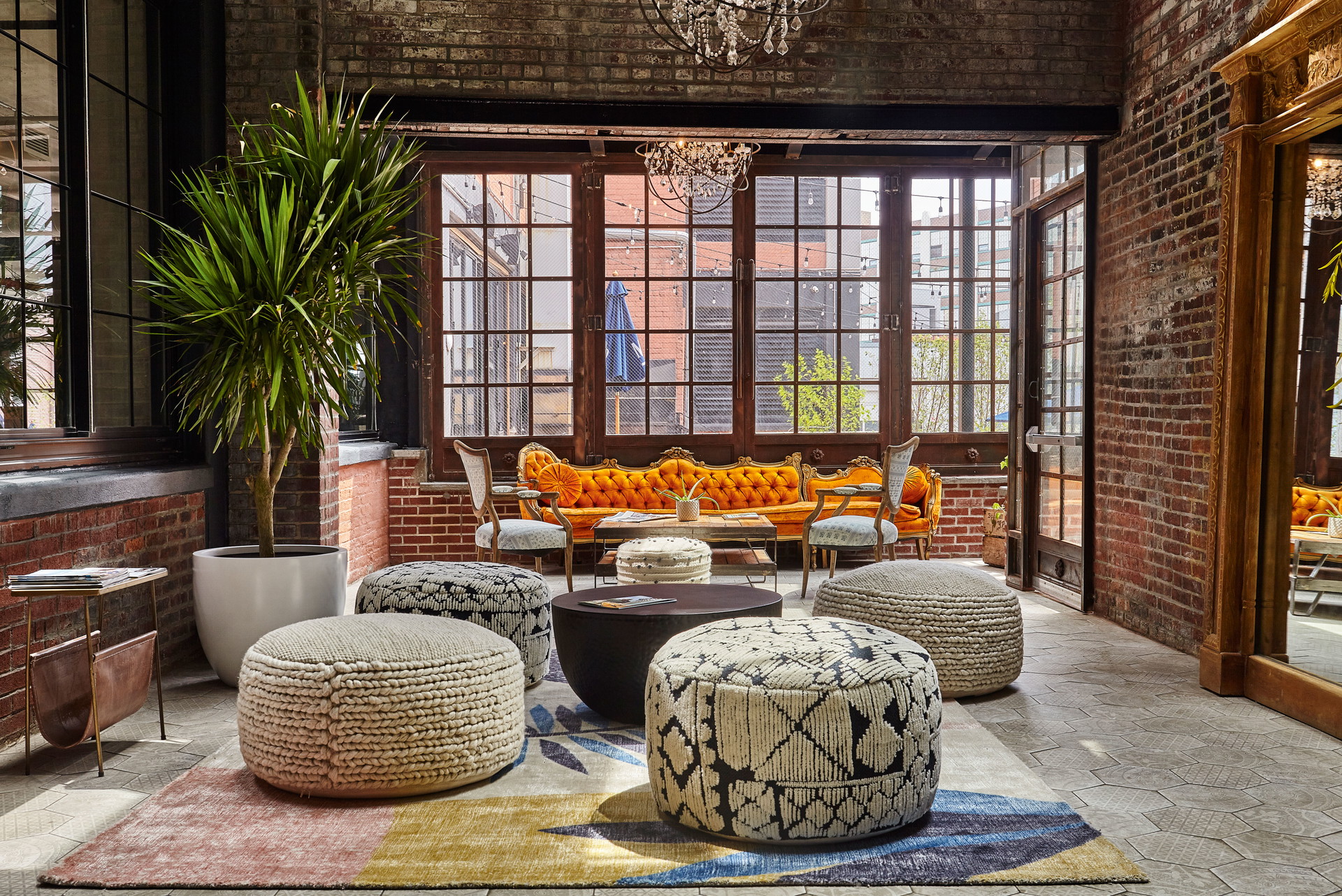 Arbeit 2.0:&nbsp;Bei The Collective in London und New York verschwimmen die Grenzen von Arbeiten und Wohnen. Das Co-Living-Konzept inkludiert Bibliotheken, Co-Working-Areas und Meeting-Räume. thecollective.com