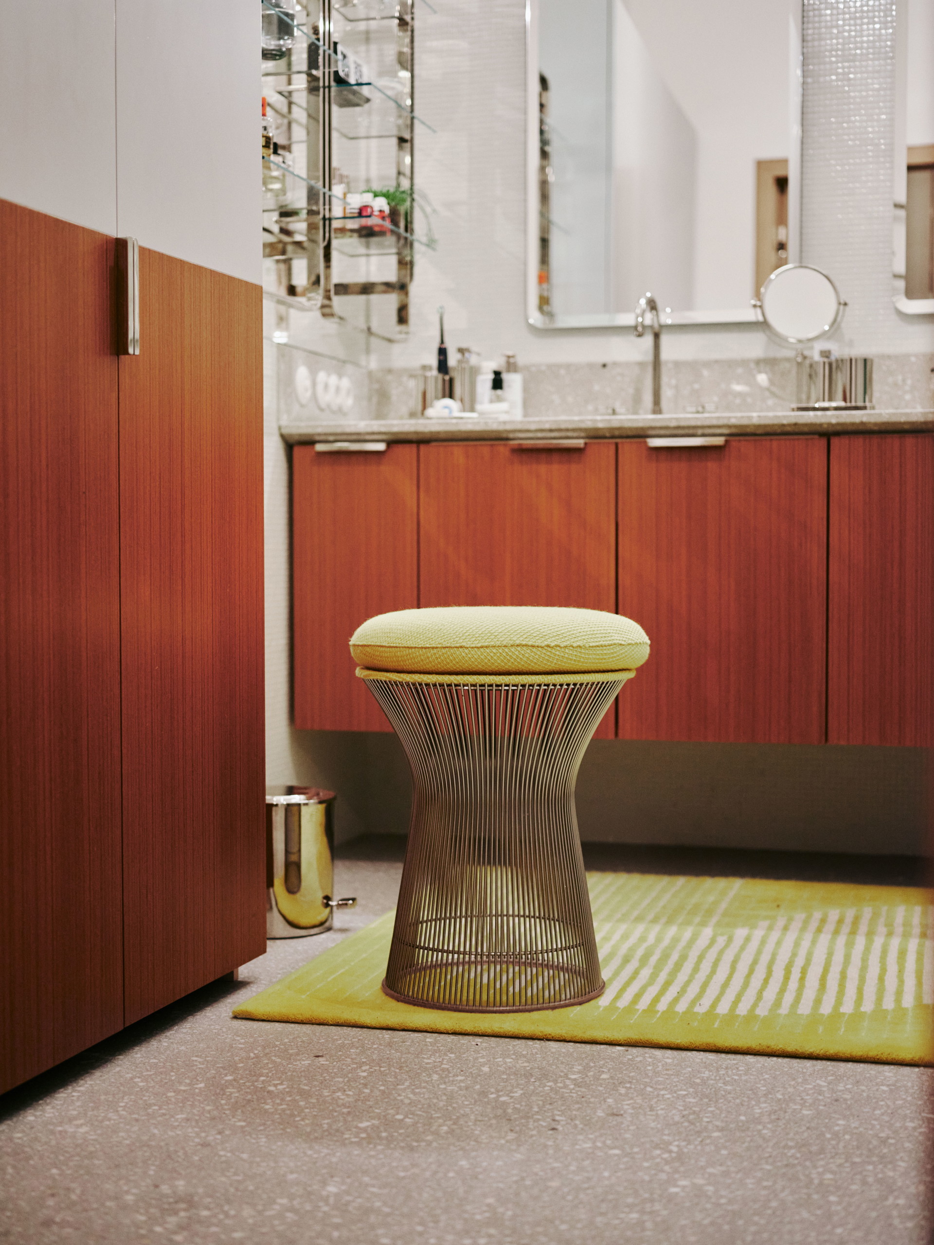 Aus einem Guss: Sogar das Badezimmer harmoniert perfekt mit dem Rest der Einrichtung.