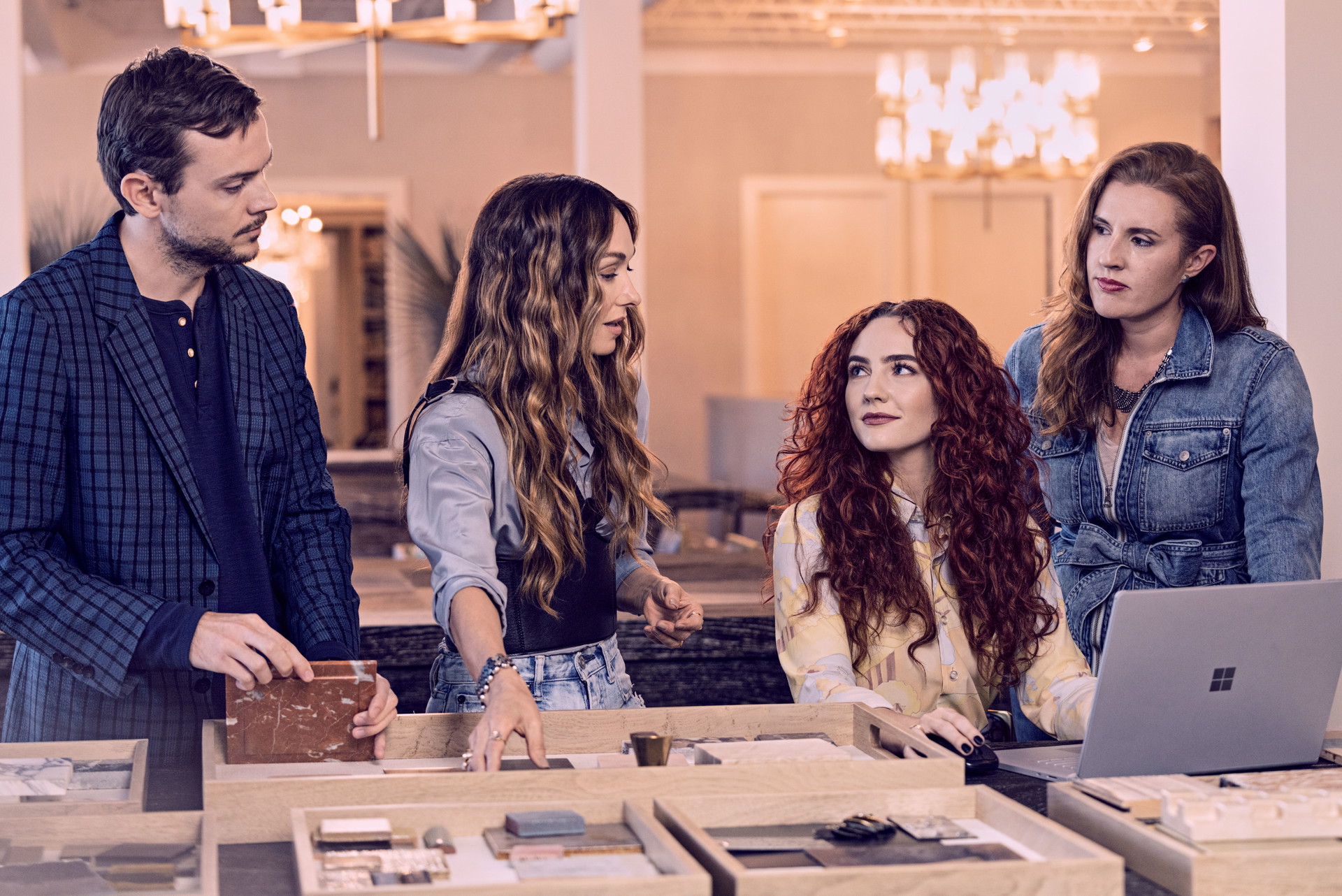 Teamwork:&nbsp;Den persönlichen Geschmack im Interior-Design umzusetzen, ist eine der Fähigkeiten, die Kelly Wearstler ihren Studierenden vermitteln möchte.