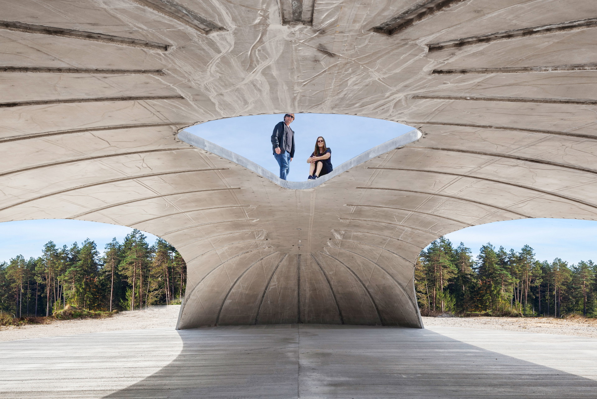 Gestalterisch wurde das Projekt in der Versuchs-, Entwicklungs- und Ausführungsphase von der designkollektiv GmbH begleitet. In Folge wurden die am Testobjekt gewonnen Erkenntnisse beim Bau einer Wildbrücke mit 38,7 Meter Spann- weite über besagte Bahnstrecke angewandt.