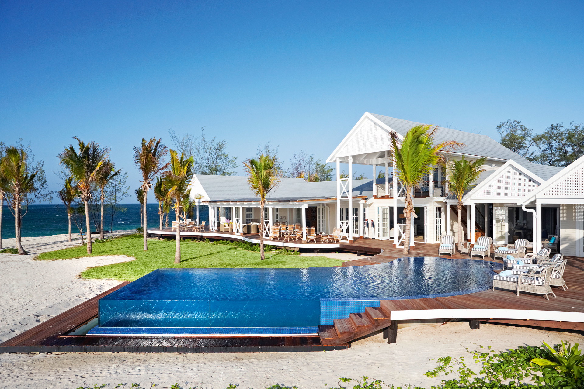 All-inclusive: Das »Thanda Island Resort« ist ausschließlich exklusiv zu mieten. Egal, wie oft man tauchen geht und was man sonst so treibt – im Preis ist alles inkludiert. 25.000 US-Dollar kostet das pro Nacht.