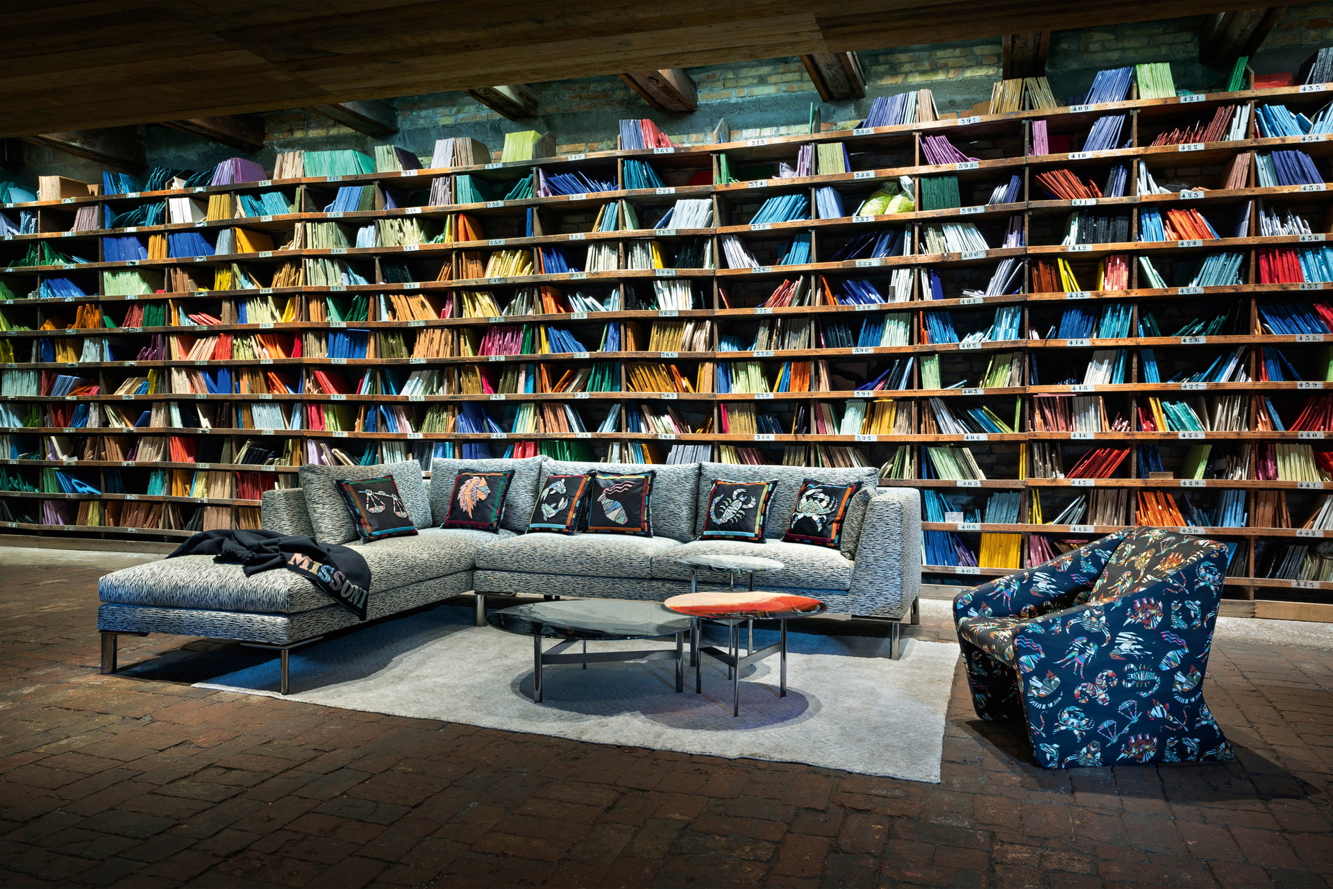 Mustergültig: Bei Missoni genießt unter den Augen der Art-Direktorin Rosita Missoni (r.) die Möbel-Expansion besondere Aufmerksamkeit. missoni.com