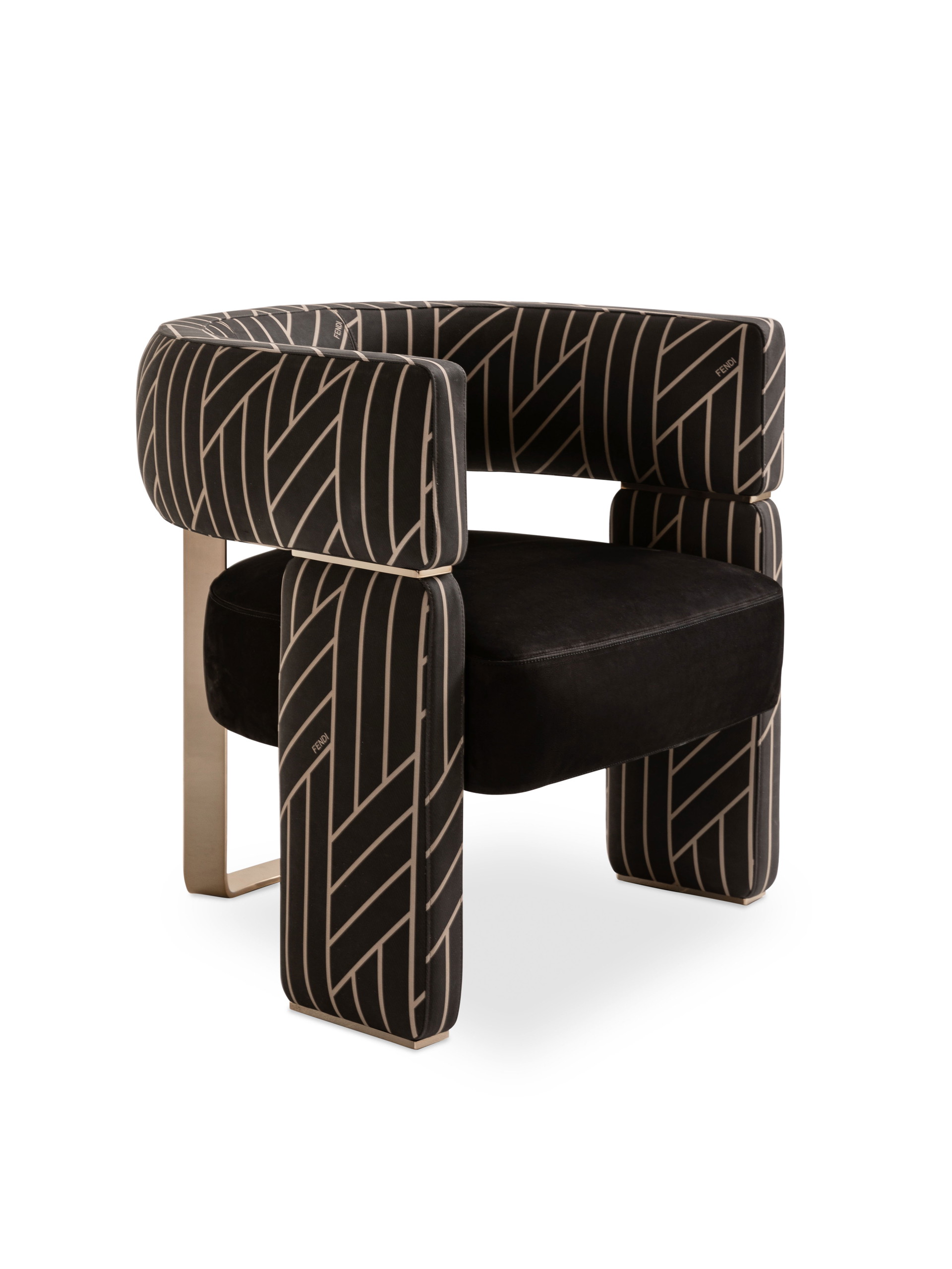 Klar: Seit den 1980er-Jahren mischt Fendi am Interiormarkt mit und transferiert Ideen aus der Modekollektion auf seine Möbel. fendi.com