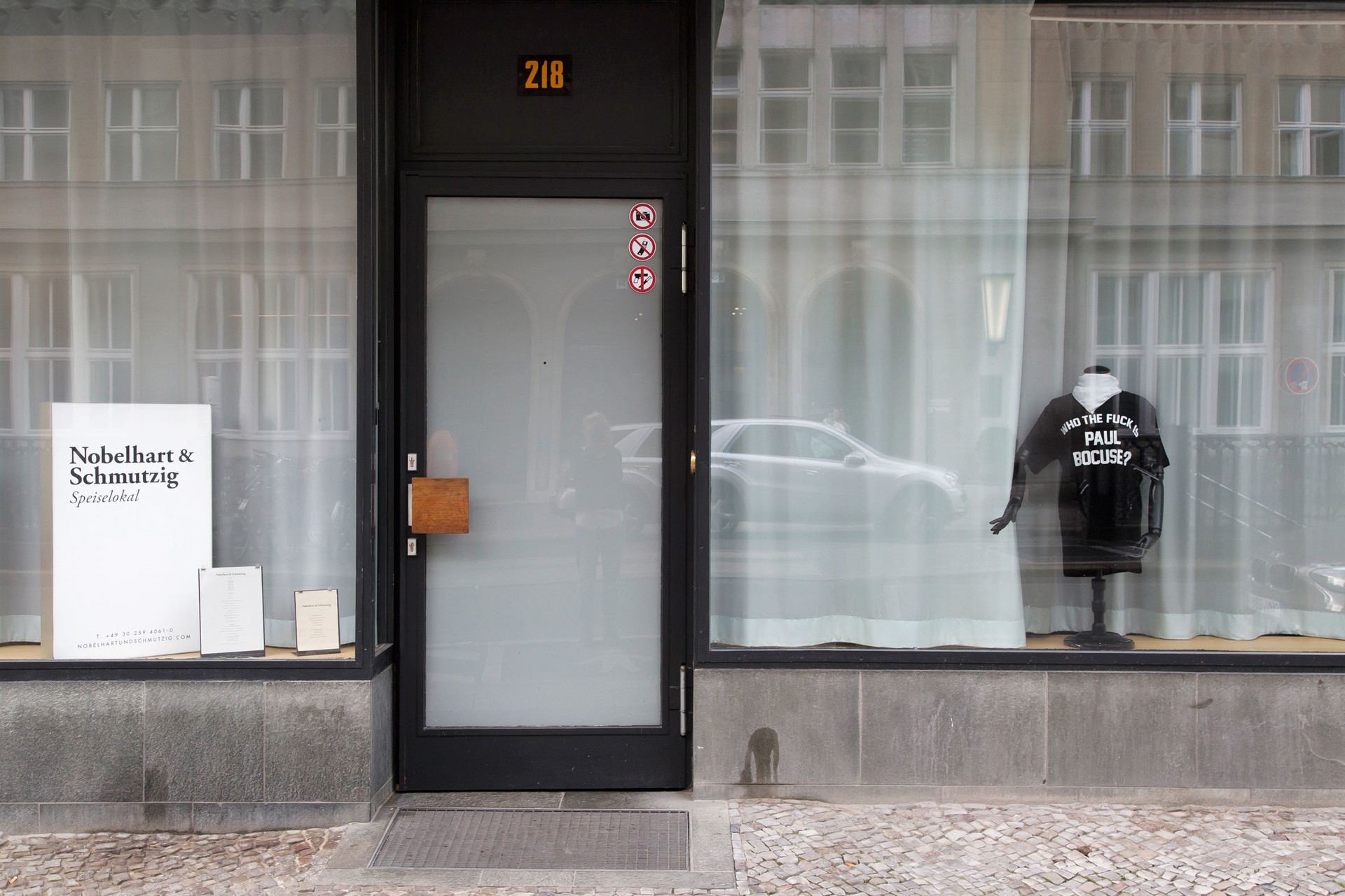 Neues Understatement Die schlichte Fassade des Fine-Dining-Restaurants »Nobelhart &amp; Schmutzig« lässt nicht vermuten, dass sich dahinter eine der besten Küchen Berlins versteckt. nobelhartundschmutzig.com