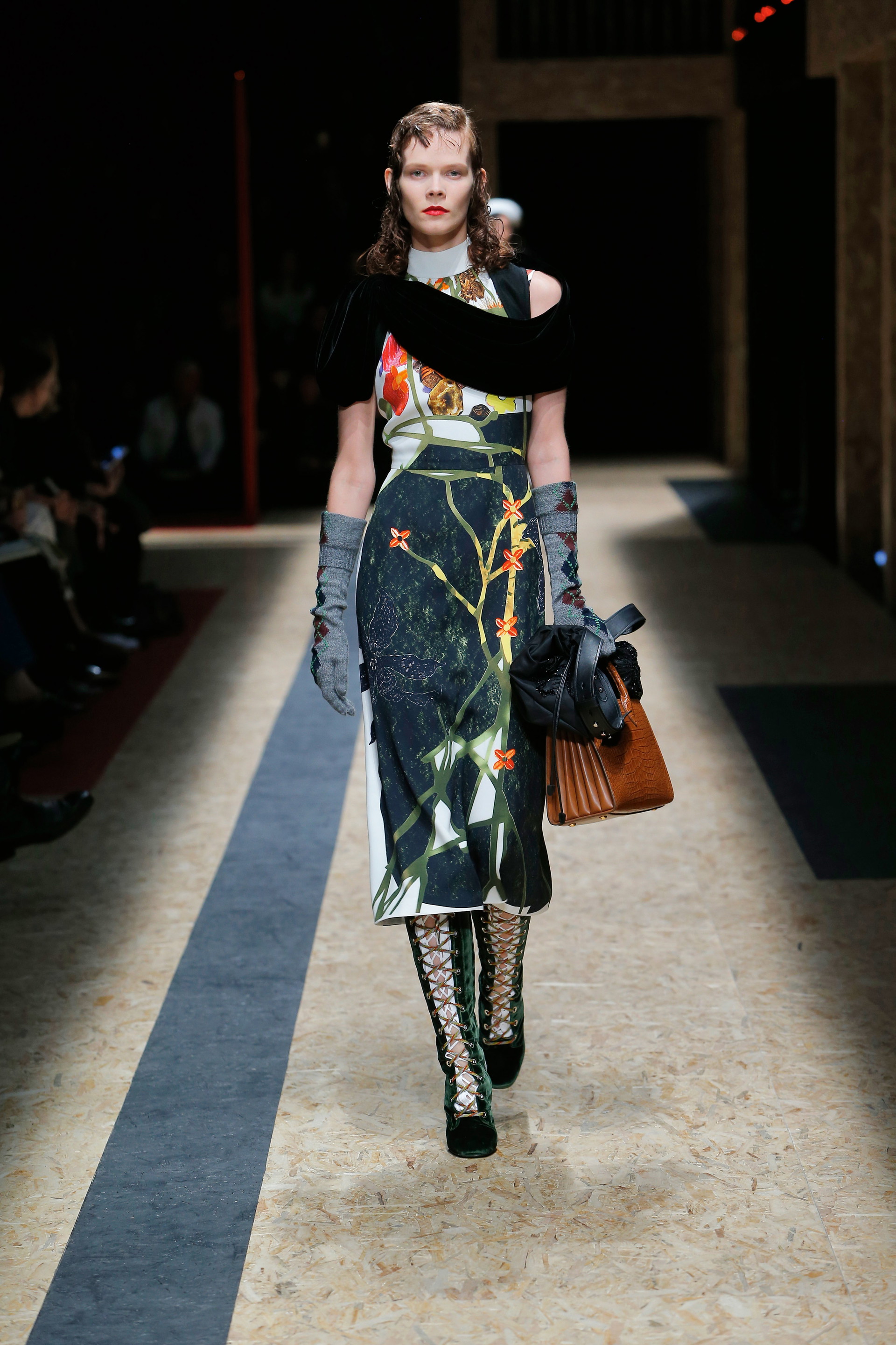Vorgezeichnet: Miuccia Prada überzeugten die Illustrationen des Franzosen Christophe Chemin – sie vertraute ihm 2016 und 2017 Teile der Prada-Kollektion an. Für Chemin der Durchbruch als Künstler.