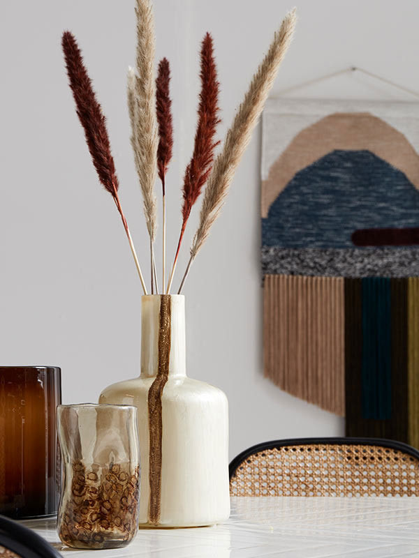 Natürliche Deko-Elemente sind ein absolutes Must-Have beim Einrichtungsstil Boho Chic.