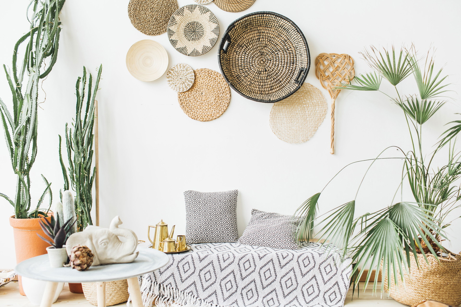 Kakteen, Decken mit unterschiedlichen Mustern und natürliche Deko-Elemente&nbsp;machen den&nbsp;Boho-Stil aus.