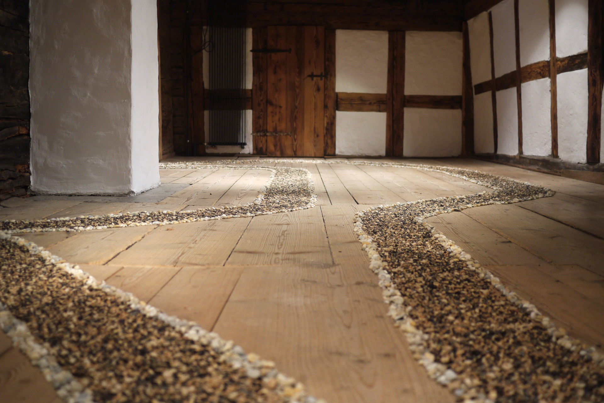 Geruchsspur: Gemeinsam mit Jeanette Müller kreierte Divjak 2018 fürs KMH-Liechtenstein die Installation »Future Memories«, die Natur und Gerüche in geschlossene Räume holte.&nbsp;