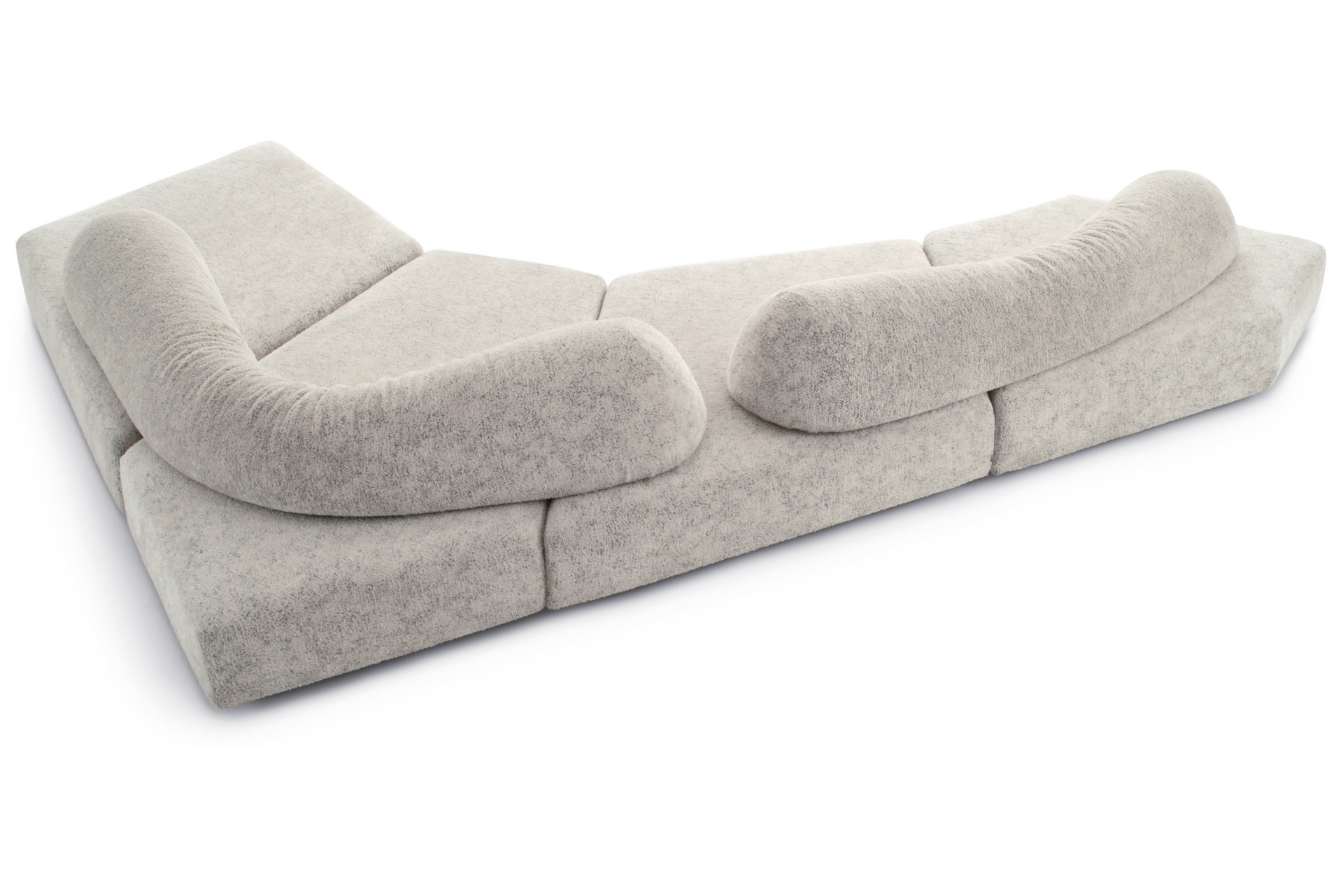 Fels in der Brandung: Die Couch »On the Rocks« von Francesco Binfaré ist ein höchst komfortabler Neoklassiker.&nbsp;