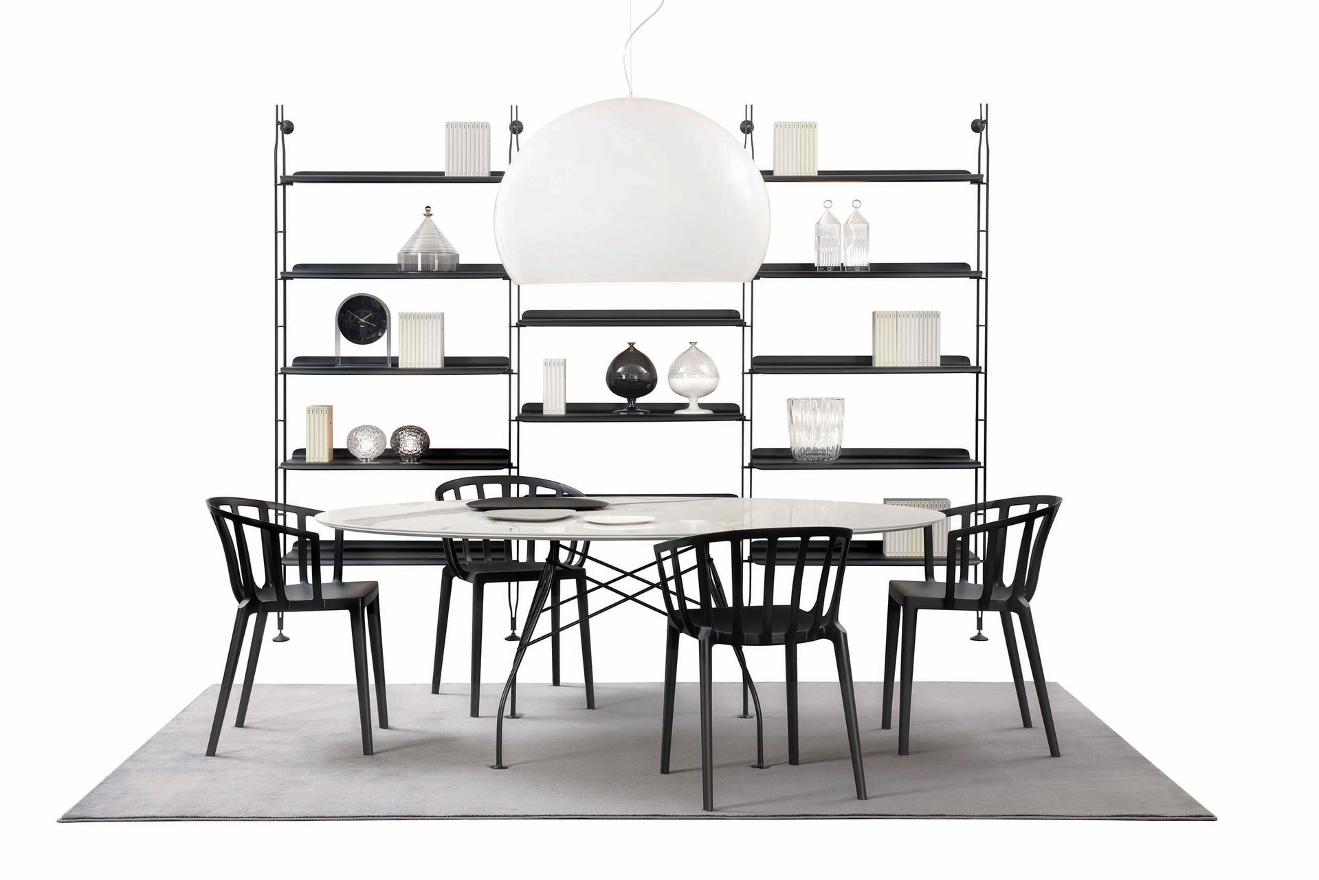 Überblick : Nachhaltigkeit ist auch bei Kartell ein großes Thema. Die »Smart Wood«-Kollektion, die auch 2021 um neue Stücke erweitert wurde, zeigt dies. kartell.com