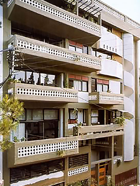 Benaki building: Atelier66 (Dimitris &amp; Suzana Antonakakis), 1973. »Ein Echo des zeittypischen Brutalismus und der regionalen Moderne, die sich auf traditionelle heimische Bauformen bezog und schon sehr früh bio-klimatische und nachhaltige Prinzipien verwirklichte.«