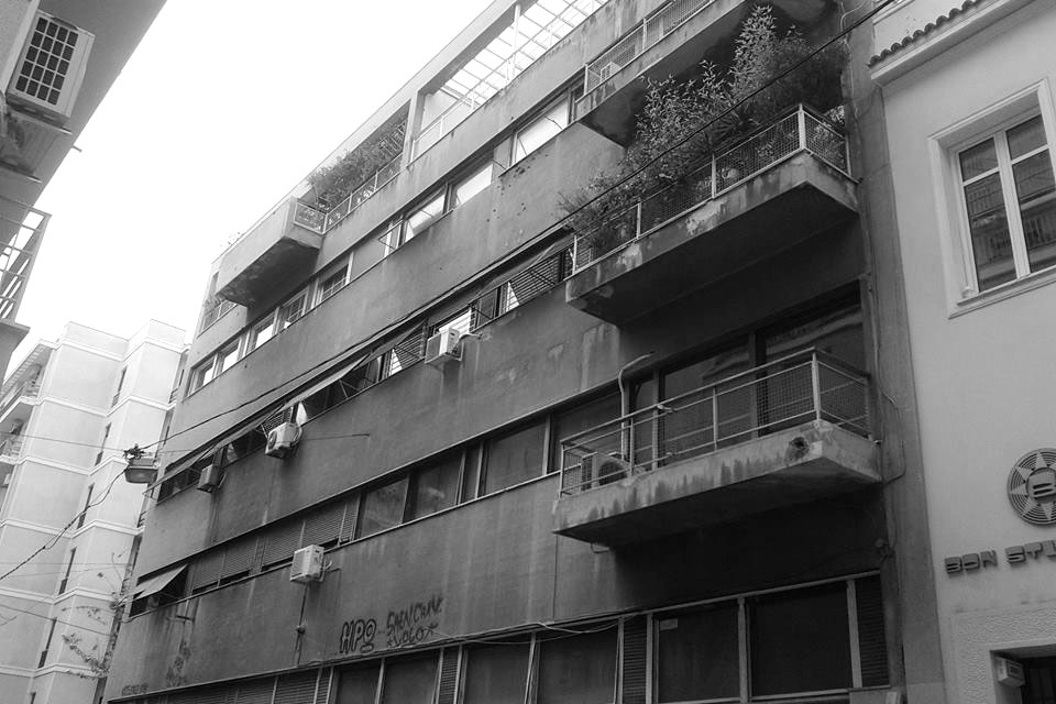 Zaimi and Stournara building: Polyvios Michailidis &amp; Thoukididis Valentis, 1934. »Dieses Eckgebäude steht für die poetische Klarheit der frühen Moderne. Michailidis hatte im Büro von Le Corbusier gearbeitet und dann die Architektur nach Athen gebracht – heute ist es eine Ikone.«
