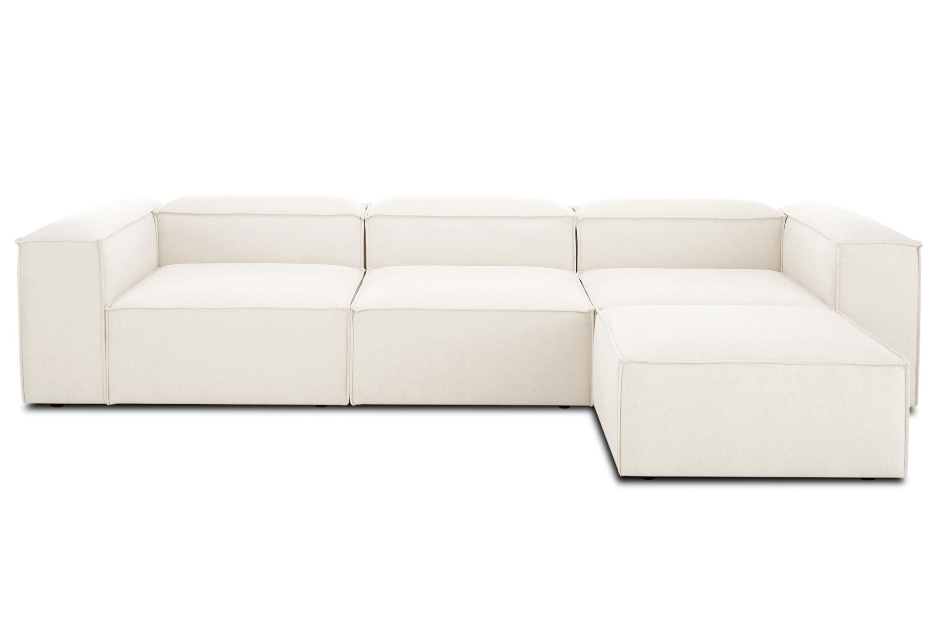 Sofa »Lennon« aus der Westwing-Collection. »Ich bin ein absoluter Fan dieses Lounge-Sofas aus unserer Westwing-Collection! Durch seine verschiedenen Elemente und die Vielfältigkeit an Farben und Materialien ist Lennon ein echtes Statement-Piece für jeden Stil – auch für unser Zuhause in Portugal.«