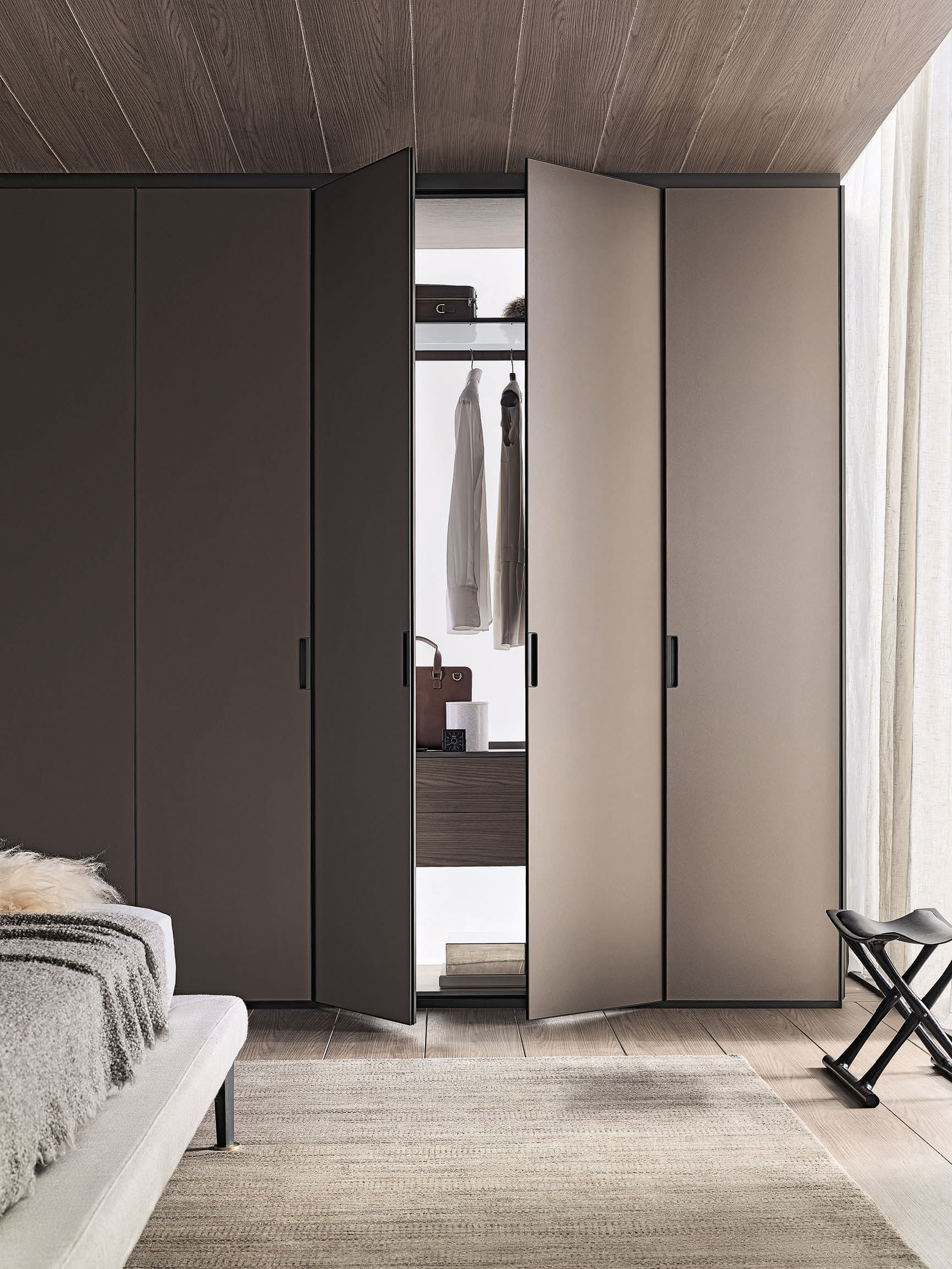 Subtil mit Stil: Maßgefertigte Lösungen und ein perfektes Zusammenspiel von Materialien wie Aluminium, Glas und Holz stehen für Rimadesio.