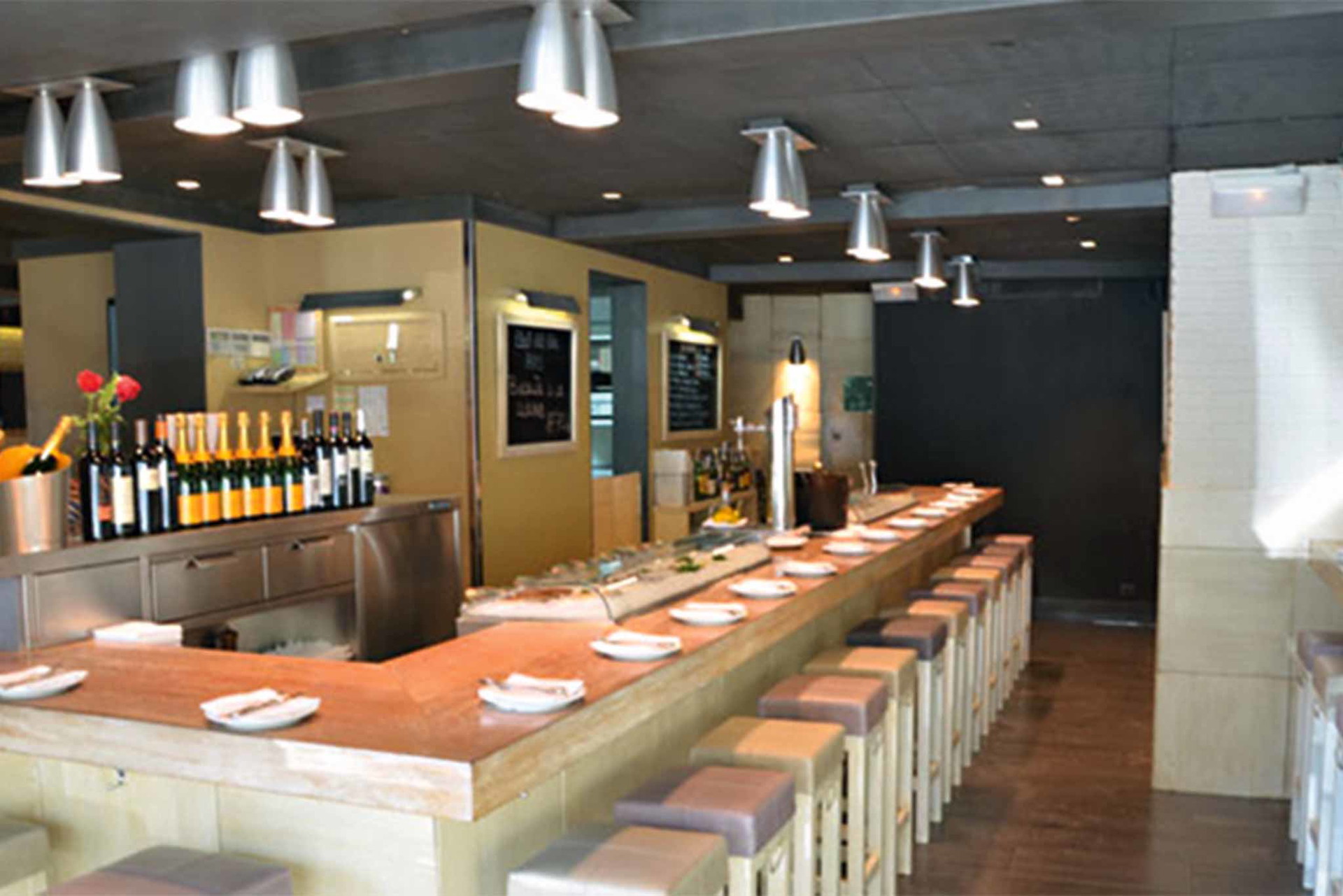 Paco Meralgo, Barcelona. »Um die Magie von frisch zubereiteten Tapas zu erleben, muss man hier unbedingt einen Platz an der Bar ergattern. Nirgendwo sonst in der Stadt gibt es eine so geniale Mischung aus Flair, Kulinarik und spanischen Weinen!«