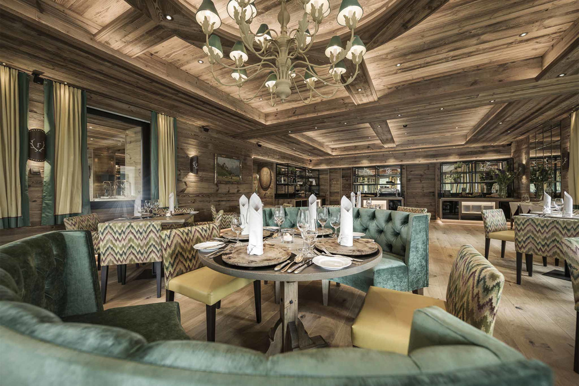 Der Max, Seefeld. »Tiroler fine Dining in höchster Vollendung, regional und gleichzeitig innovativ in jeder Kreation – eine Melange aus Tradition, Moderne und&nbsp; Alpinchic. Im MAX habe ich sogar schon ein ganz privates Konzert für den König und die Königin von Schweden gesungen!«