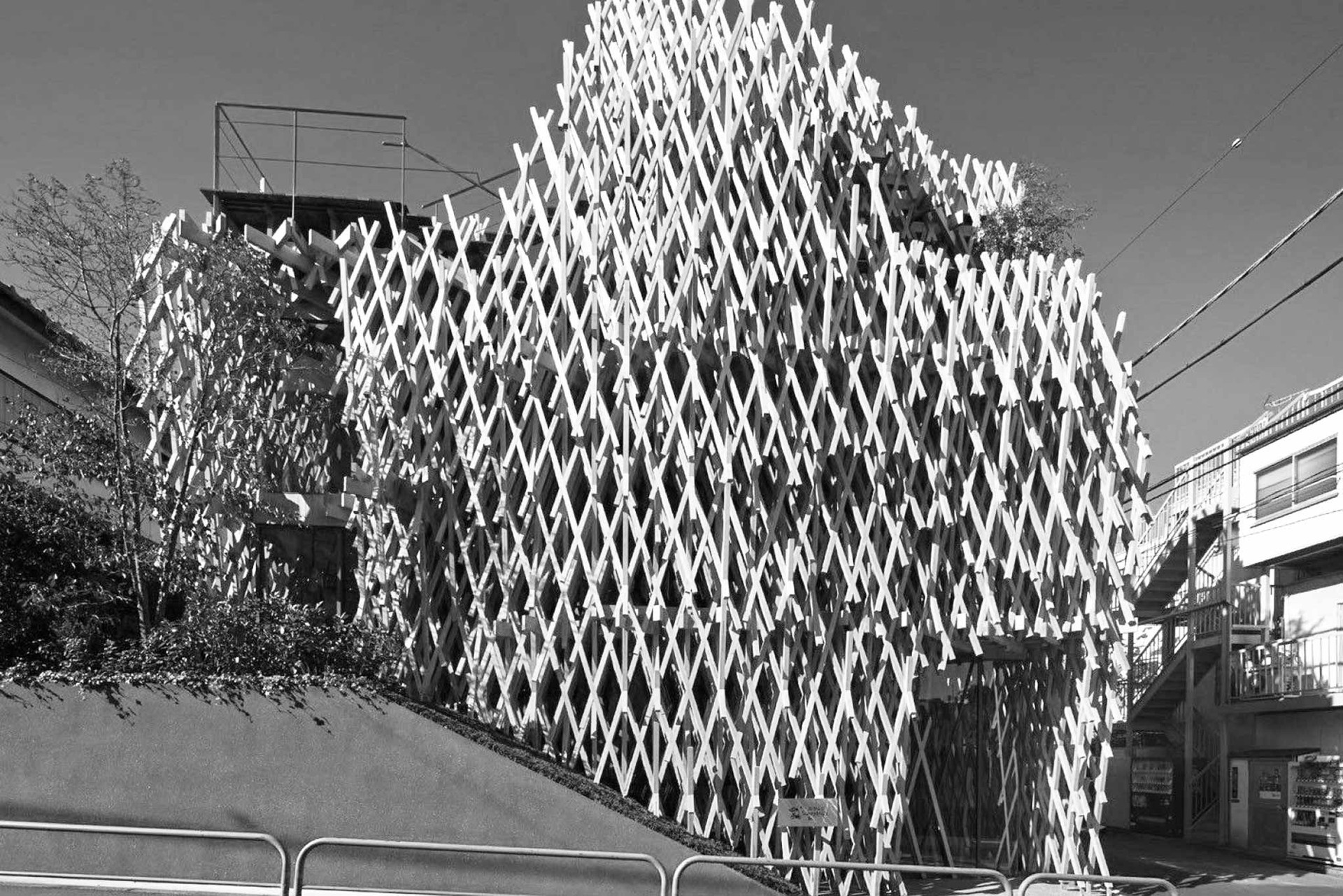 Kengo Kuma, 2014 »In Tokios Einzelhandel gilt: Auffallen, um im Business zu überleben. Für einen taiwanesischen Ananaskuchenhersteller hat Kengo Kuma den Shop als stachelige Frucht konzipiert.«