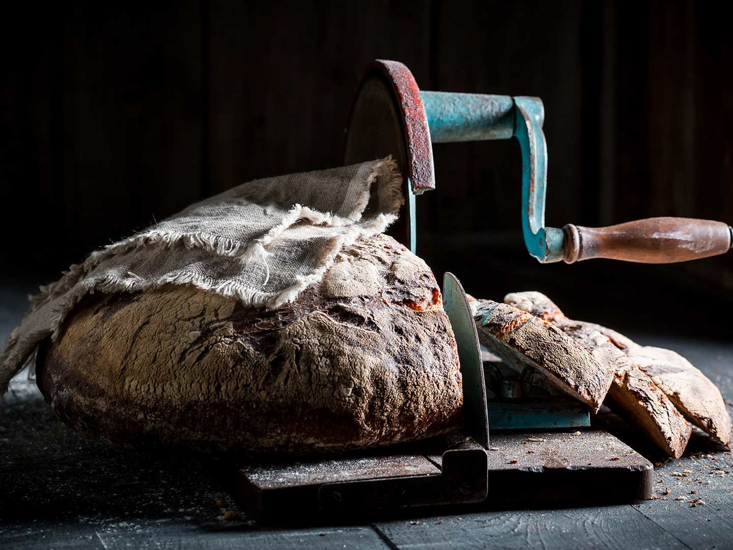 Küchenklassiker: Die Geschichte der Brotschneidemaschine