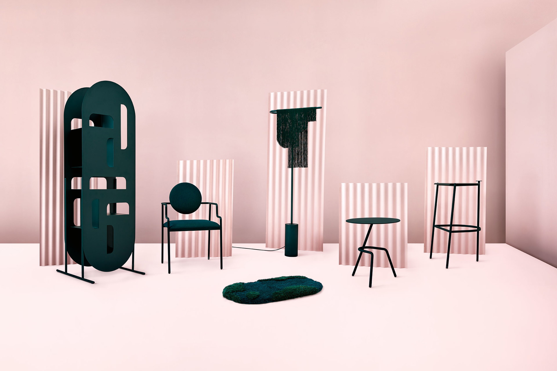 Für die "Collection O"&nbsp;stellte das&nbsp;Designer-Duo aus Toronto fünf waldgrüne Stücke und einen von Moos inspirierten Teppich vor.
