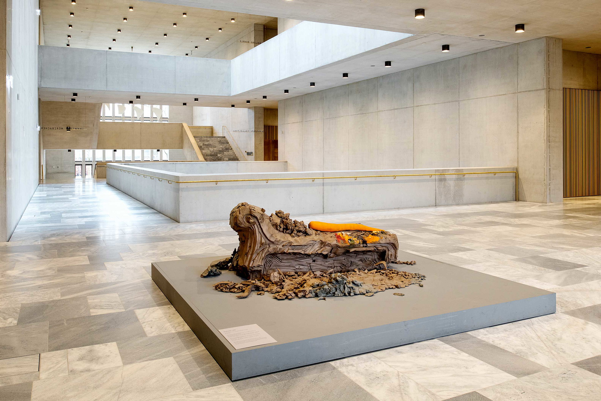 Neue Zugänge zur Kunst: Die Skulptur&nbsp;»Grundstein« des Schweizer Künstlers&nbsp;Urs Fischer im Obergeschoß des&nbsp;Chipperfield-Baus für das&nbsp;Kunsthaus Zürich. kunsthaus.ch