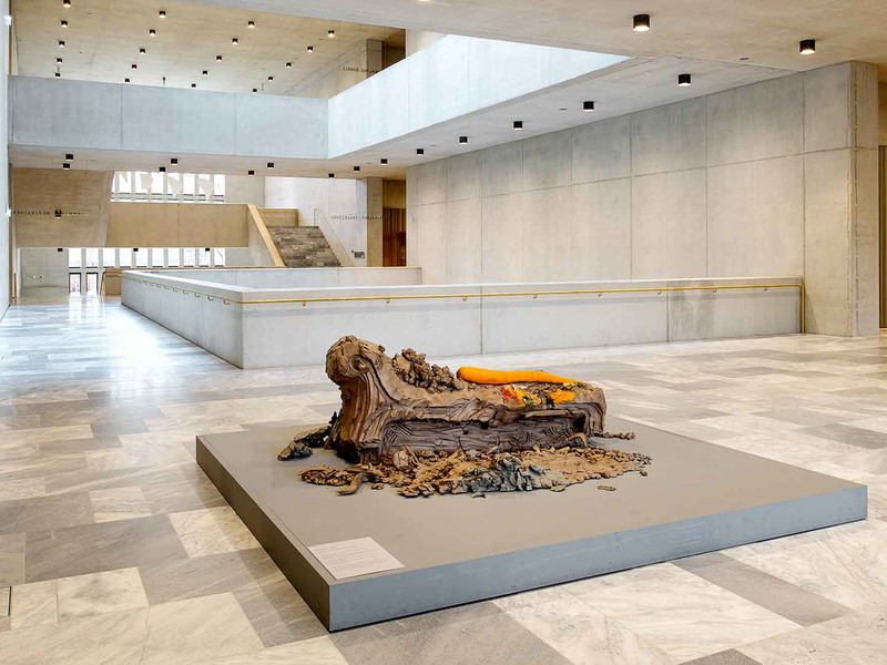 Neue Zugänge zur Kunst: Die Skulptur&nbsp;»Grundstein« des Schweizer Künstlers&nbsp;Urs Fischer im Obergeschoß des&nbsp;Chipperfield-Baus für das&nbsp;Kunsthaus Zürich. kunsthaus.ch