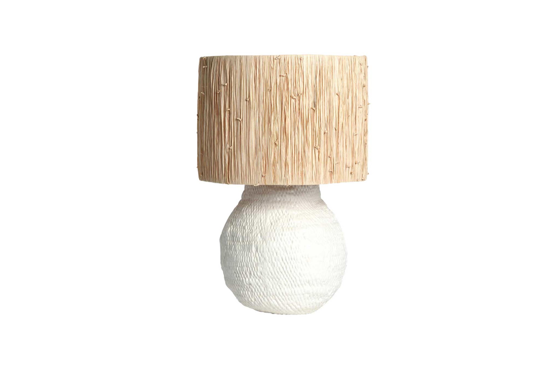 Naturbelassen Eine speziell für Beachhouses designte Lampe aus&nbsp;Keramiksockel mit handgefertigtem Lampenschirm aus Bast – jetzt fehlt nur noch das Meeresrauschen im Hintergund ... sohohome.com