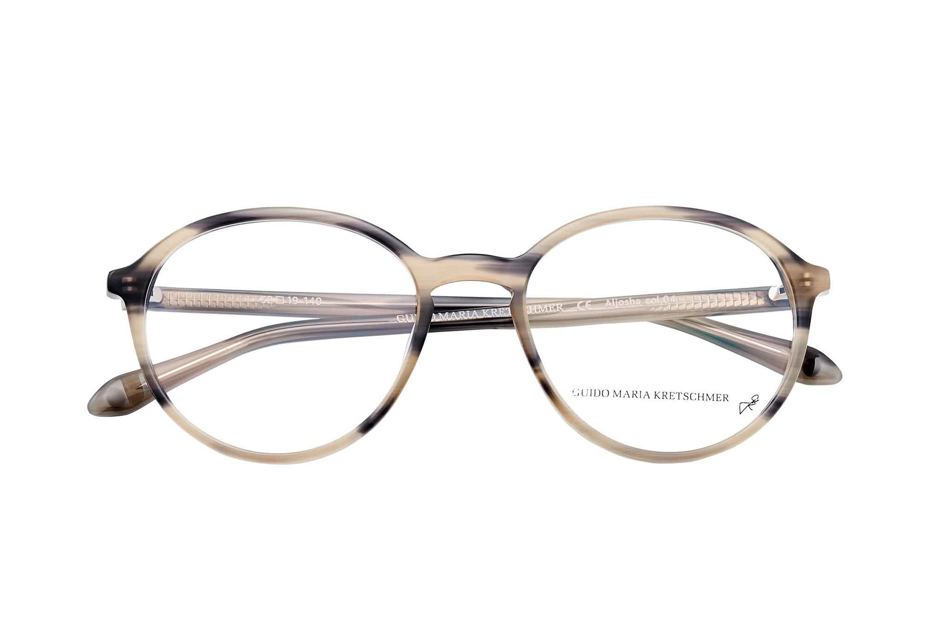Brillen&nbsp;von Edel-Optics
»Mein Favorit gegen müde Augen sind die Sehbrillen mit Blaufilter, die mir gerade im vergangenen Jahr die vielen Videokonferenzen sehr erleichtert haben. Meine Sonnenbrillen sind für mich ein&nbsp;perfektes Accessoire und hilfreicher Begleiter im Alltag.«