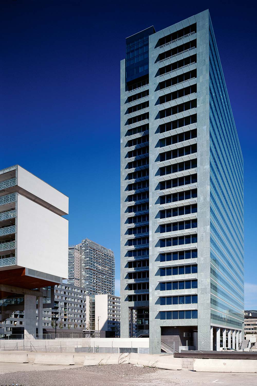 Bedingt durch die geometrisch strenge Grundrissform ist im Tower in der Donau City eine flächeneffiziente Büroadaptierung für jeden Mieter umsetzbar.