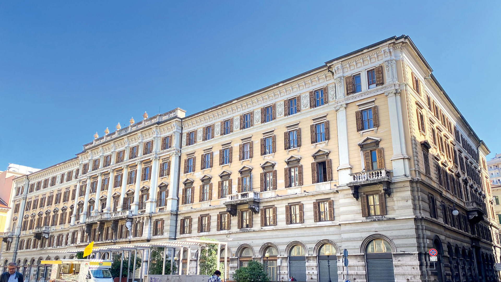 Der altehrwürdige Palazzo Compartimentale wurde von einer österreichischen Investorengruppe gekauft. Er wird saniert und neu gemischt genutzt werden.