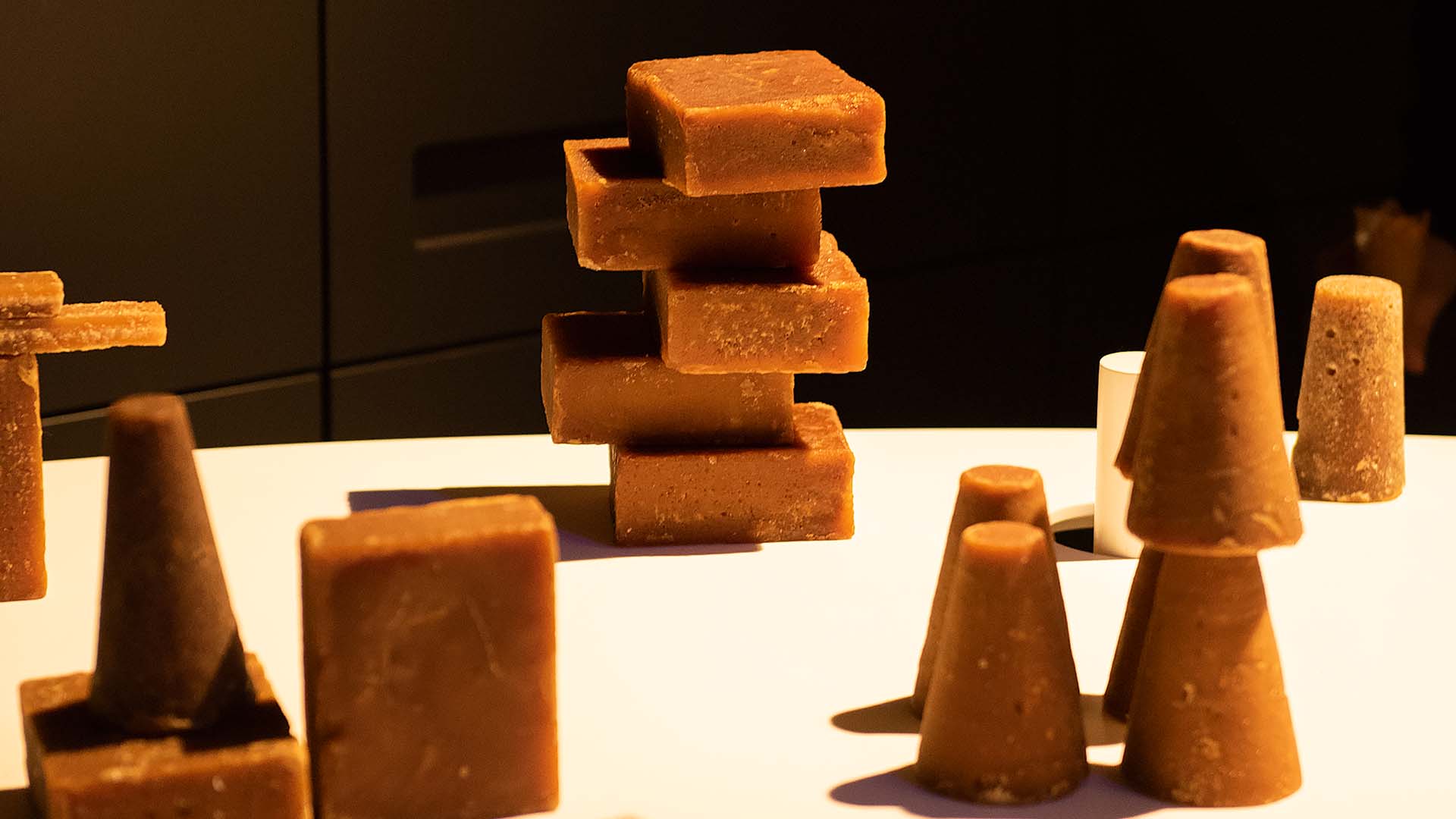 Kulinarik als Erlebnis: »Tomato / Wheat / Sugar« nannte sich diese Arbeit von Gohar, die nicht nur Kinder zum Spielen mit Essen einlädt.&nbsp;