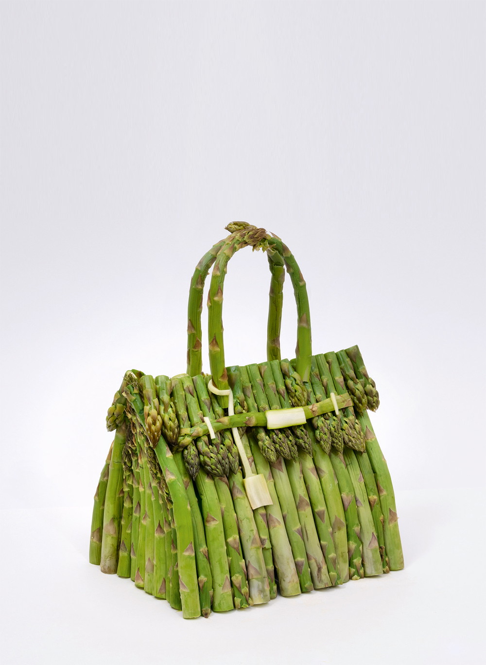 Spargel-Birkin&nbsp;Hermès schrieb auf Insta darunter: »Genießen Sie den Umweg echter Hermès-Bags zur Kunst, die sogar gegessen werden kann.«&nbsp;bendenzer.com