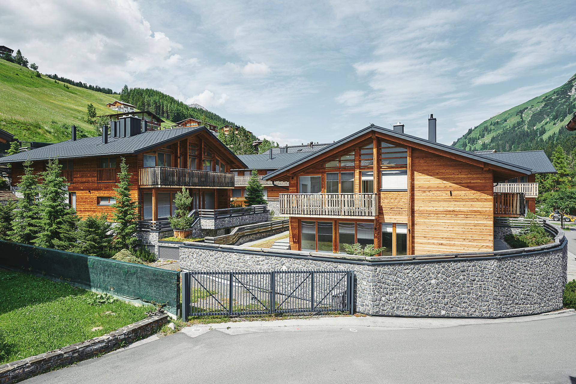 Villen und Chalets, wie hier in Lech, steigen massiv im Preis, eine Abkühlung ist derzeit nicht in Sicht.&nbsp;avantgardeproperties.com