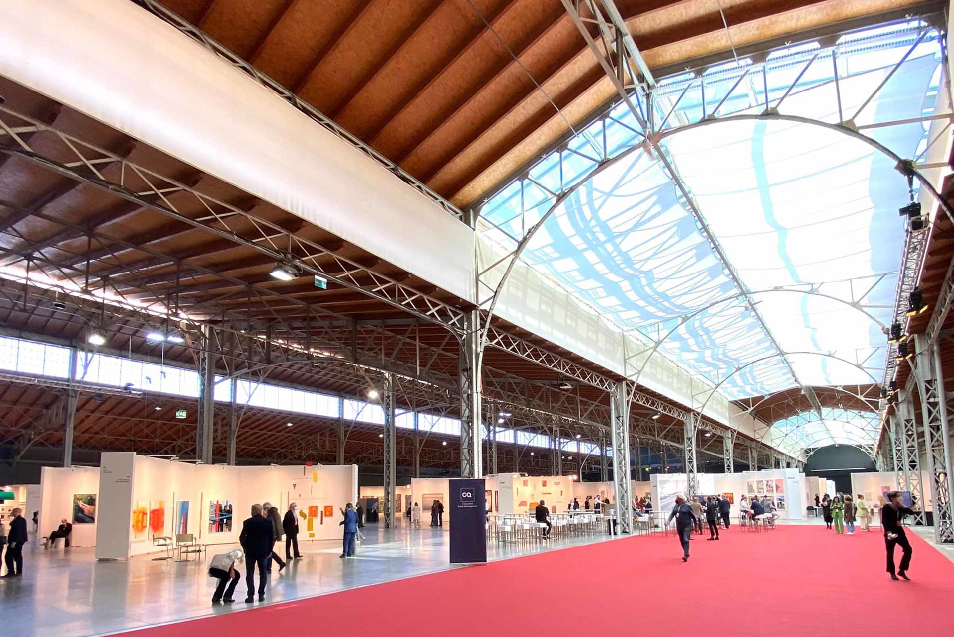 Großzügige Ausstellungsstände bei der diesjährigen SPARK Art Fair Vienna