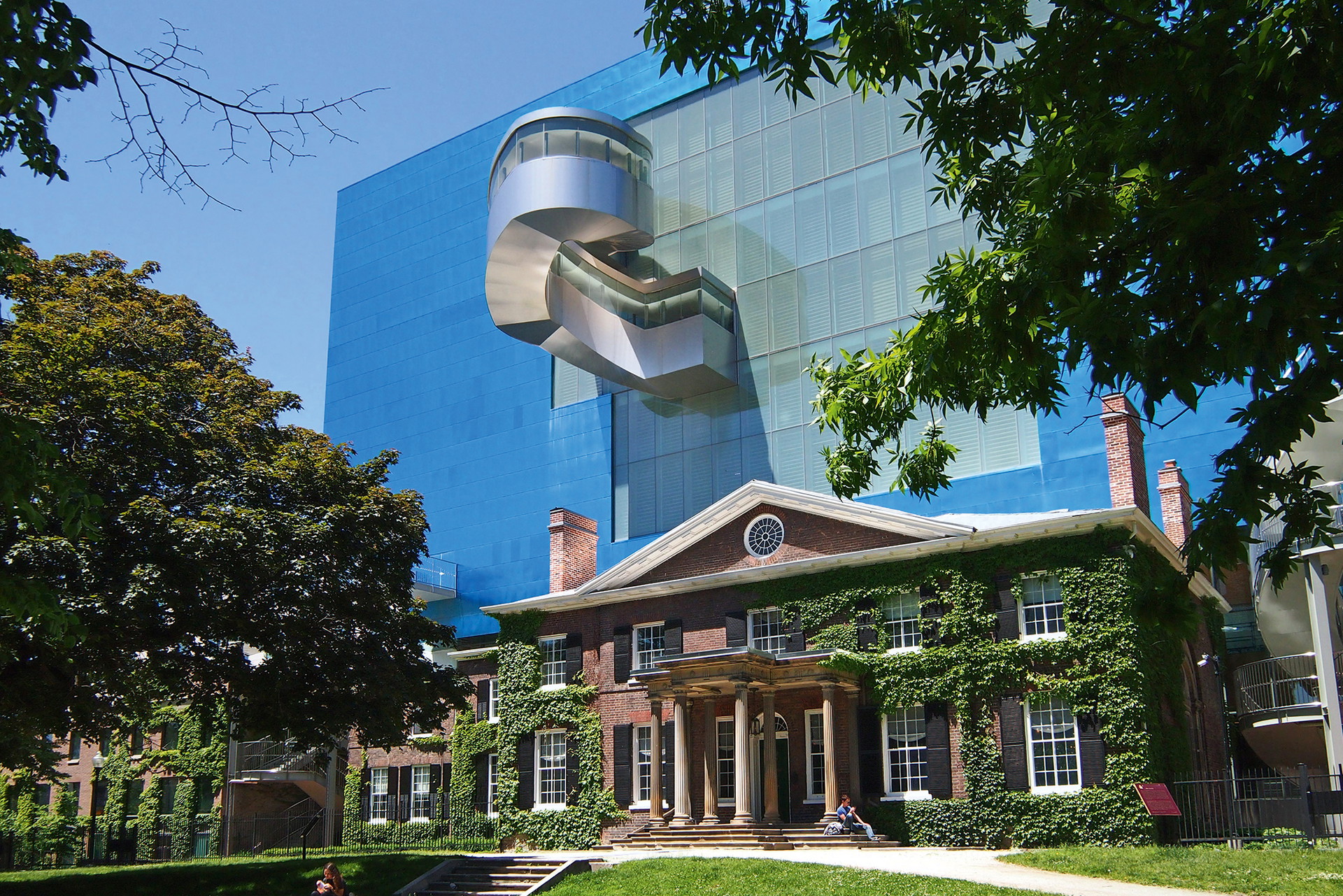 Art Gallery of OntariovFrank Gehry u.&nbsp;a., 1911–2008 »Eines der besten Kunstmuseen des Kontinents. Ein bisschen wie die Stadt selbst, weil es so viele historische Schichten hat, von einem kolonialen Herrenhaus bis zum Anbau von Frank Gehry 2008.«