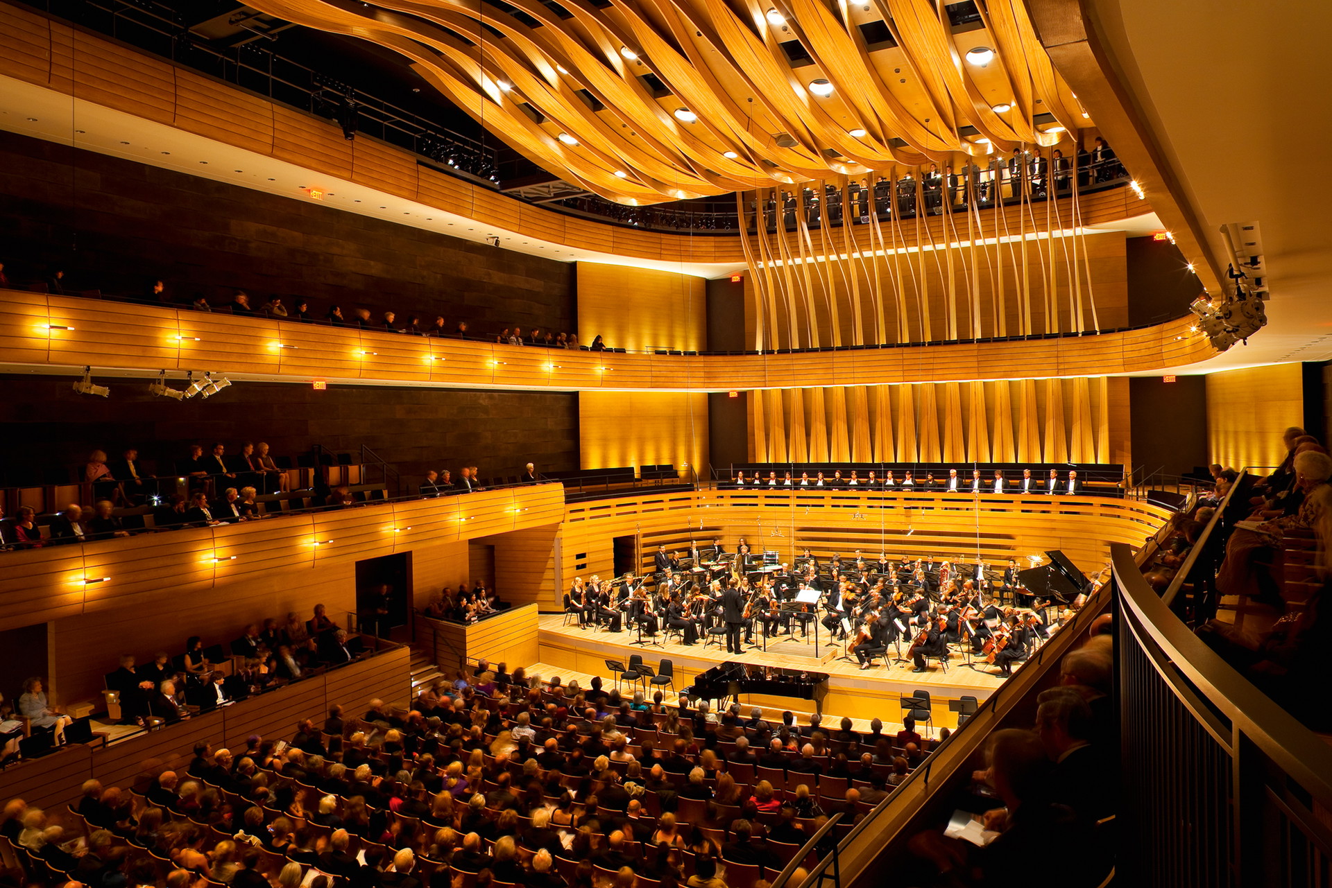 The Royal Conservatory of Music&nbsp;KPMB Architects, 2009 »Dies war ursprünglich ein eher nüchterner viktorianischer Bau, aber die einheimischen Architekten fügten frische und moderne Elemente und eine Konzerthalle von Weltniveau hinzu.«
