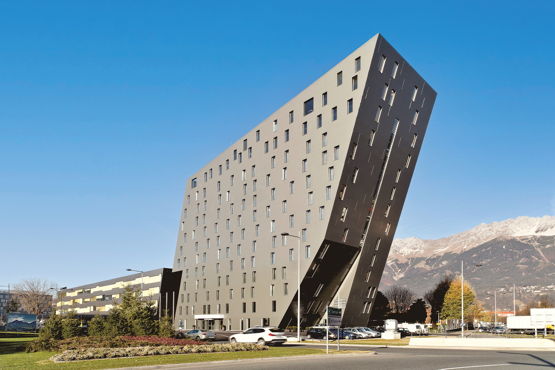Tivoli Hotel Innsbruck&nbsp;Neue Player: Die Berliner HR Group betreibt seit Dezember das ehemalige »Ramada Innsbruck« und hat damit in Österreich ihren ersten Schritt getan&nbsp;– viele andere wollen folgen.&nbsp;tivolihotel.at