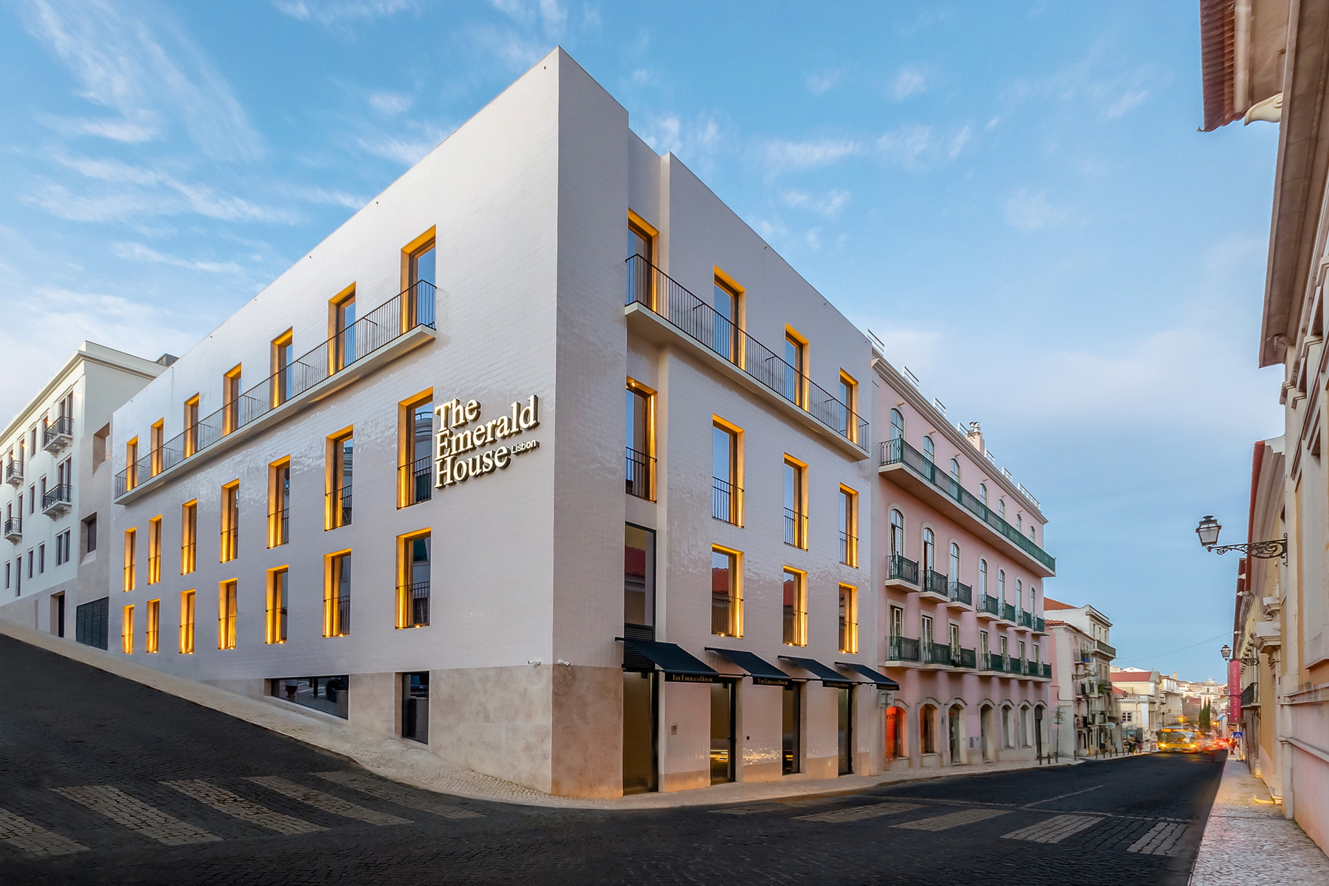The Emerald House, Lissabon&nbsp;Globale Konzerne treiben ihre Expansion ungeachtet der Pandemie voran. Im Jänner eröffnete Hilton etwa in Portugal ein neues Hotel aus der lokal inspirierten und kuratierten »Curio Collection«. hilton.com