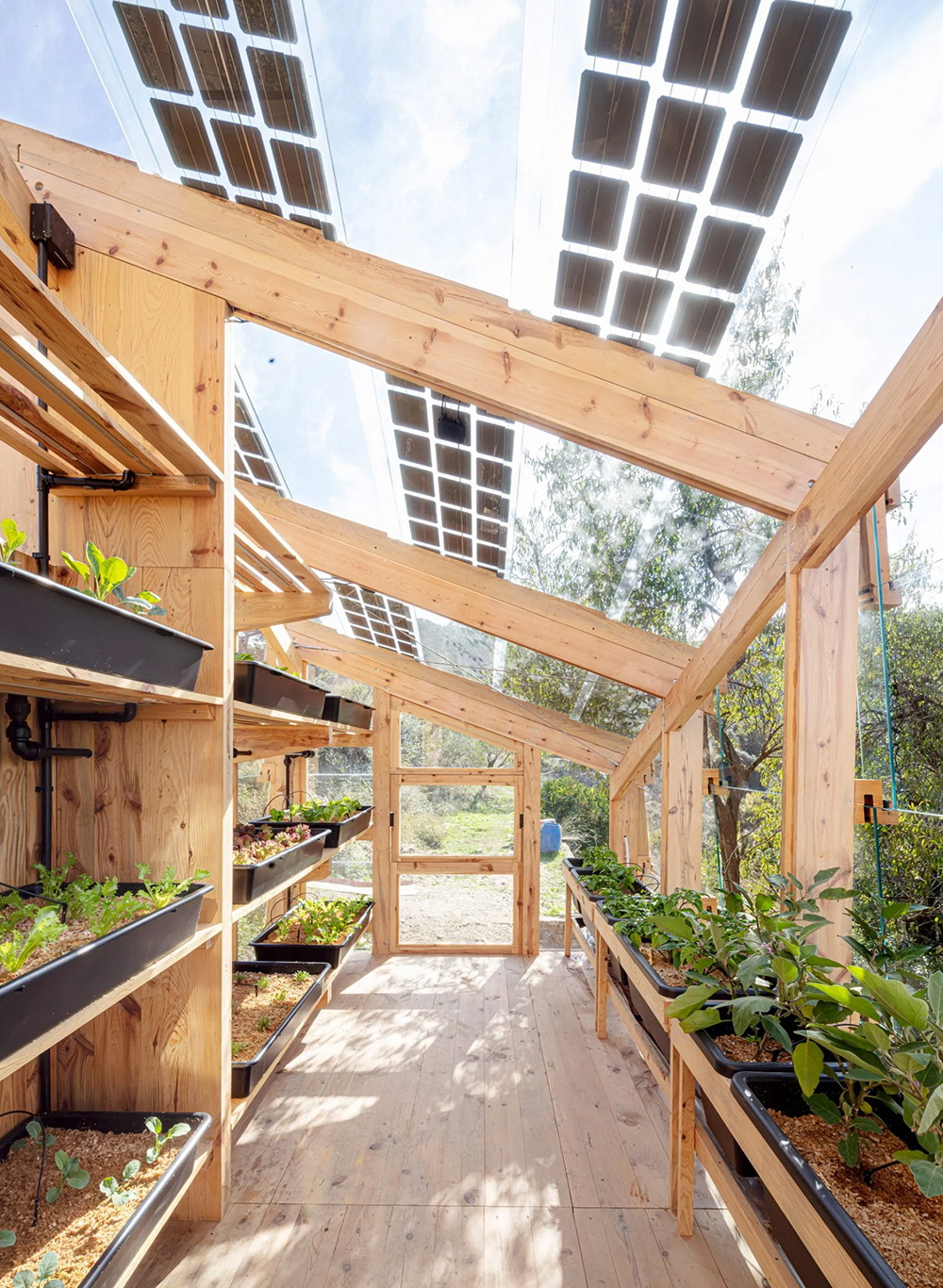 »Das Solar-Gewächshaus stellt den nächsten Schritt in Richtung einer ökologischeren und landwirtschaftlichen Transformation dar sowie den Fortschritt bei der Bekämpfung von Nahrungsmittel- und Energiearmut«, so das IAAC-Designteam um Vicente Guallard und Daniel Ibañez.&nbsp;iaac.net