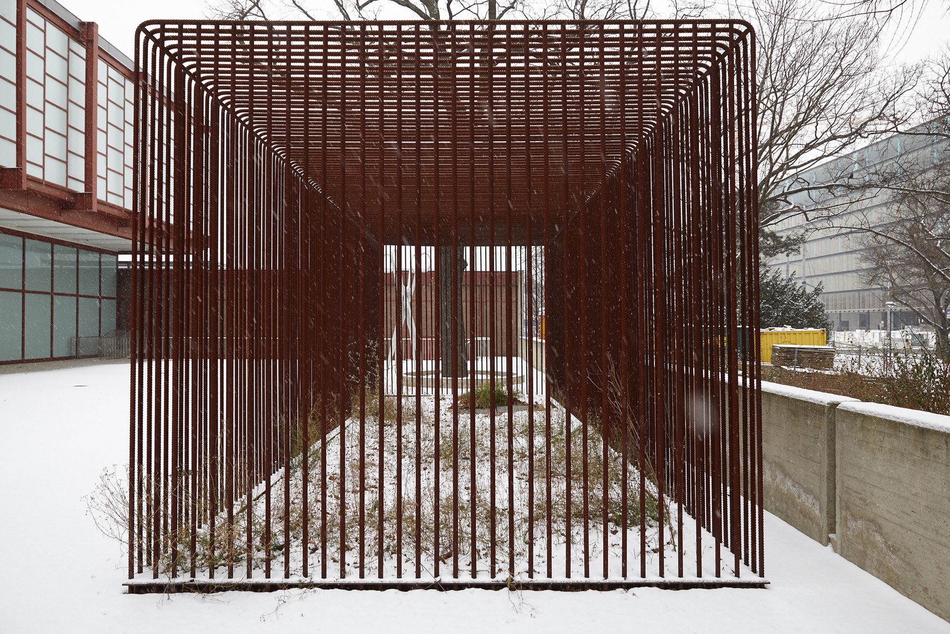 »Wilde Cube« von Lois Weinberger