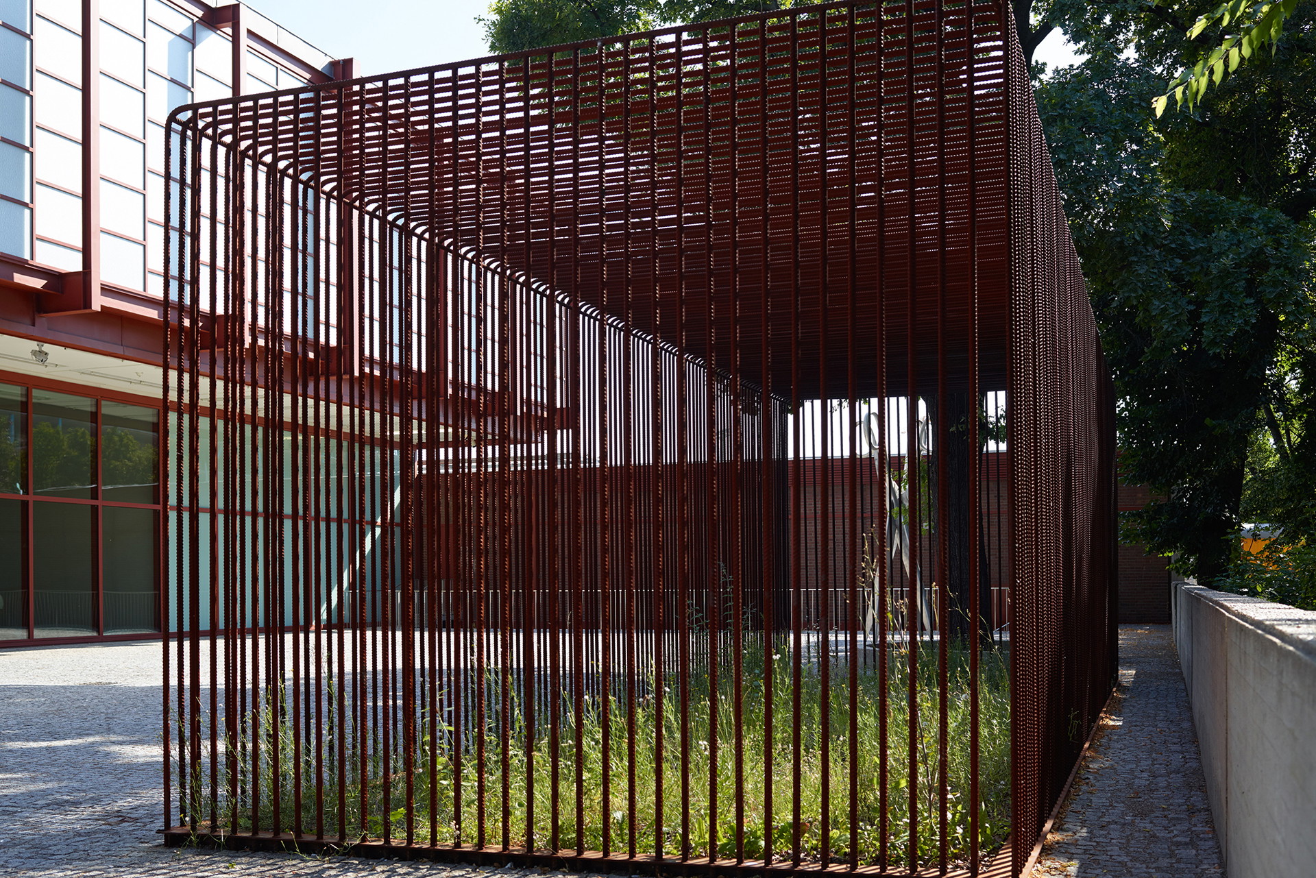 »Wilde Cube« von Lois Weinberger